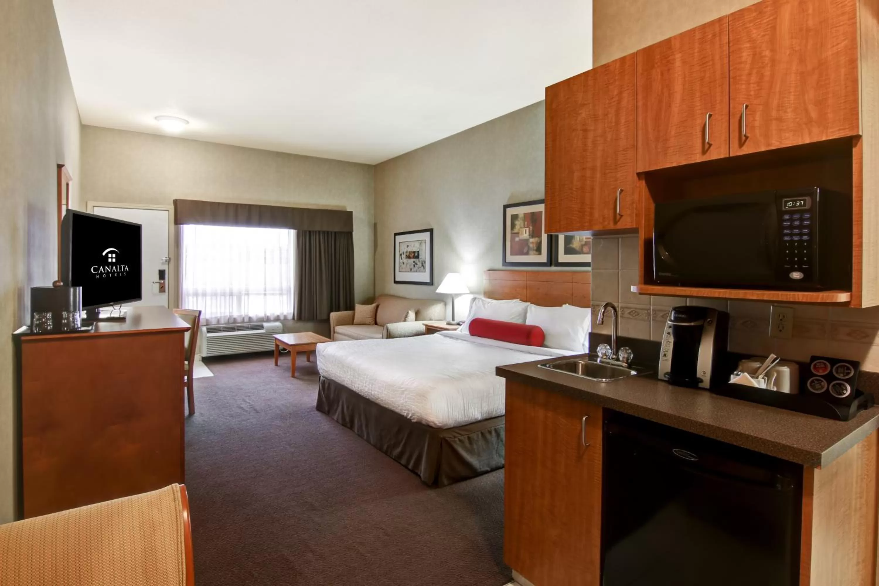 King Room with Sofa Bed in Clarion Pointe