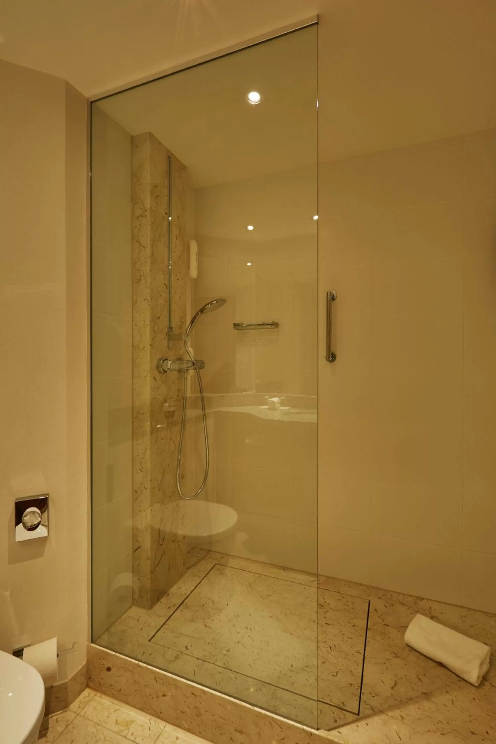 Family Room in H4 Hotel Hannover Messe, Trademark Collection by Wyndham