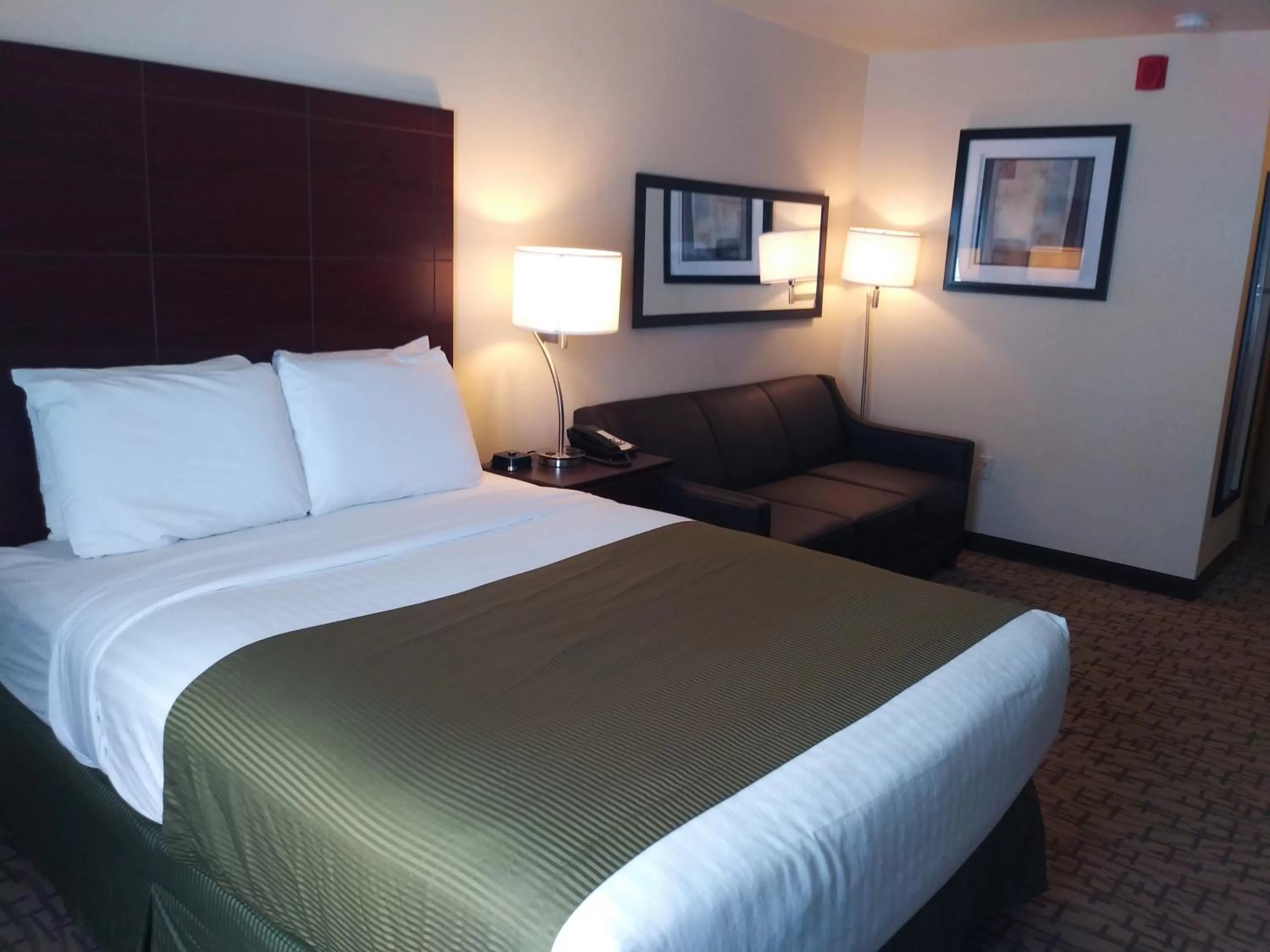 Queen Studio in Cobblestone Inn & Suites - Barron