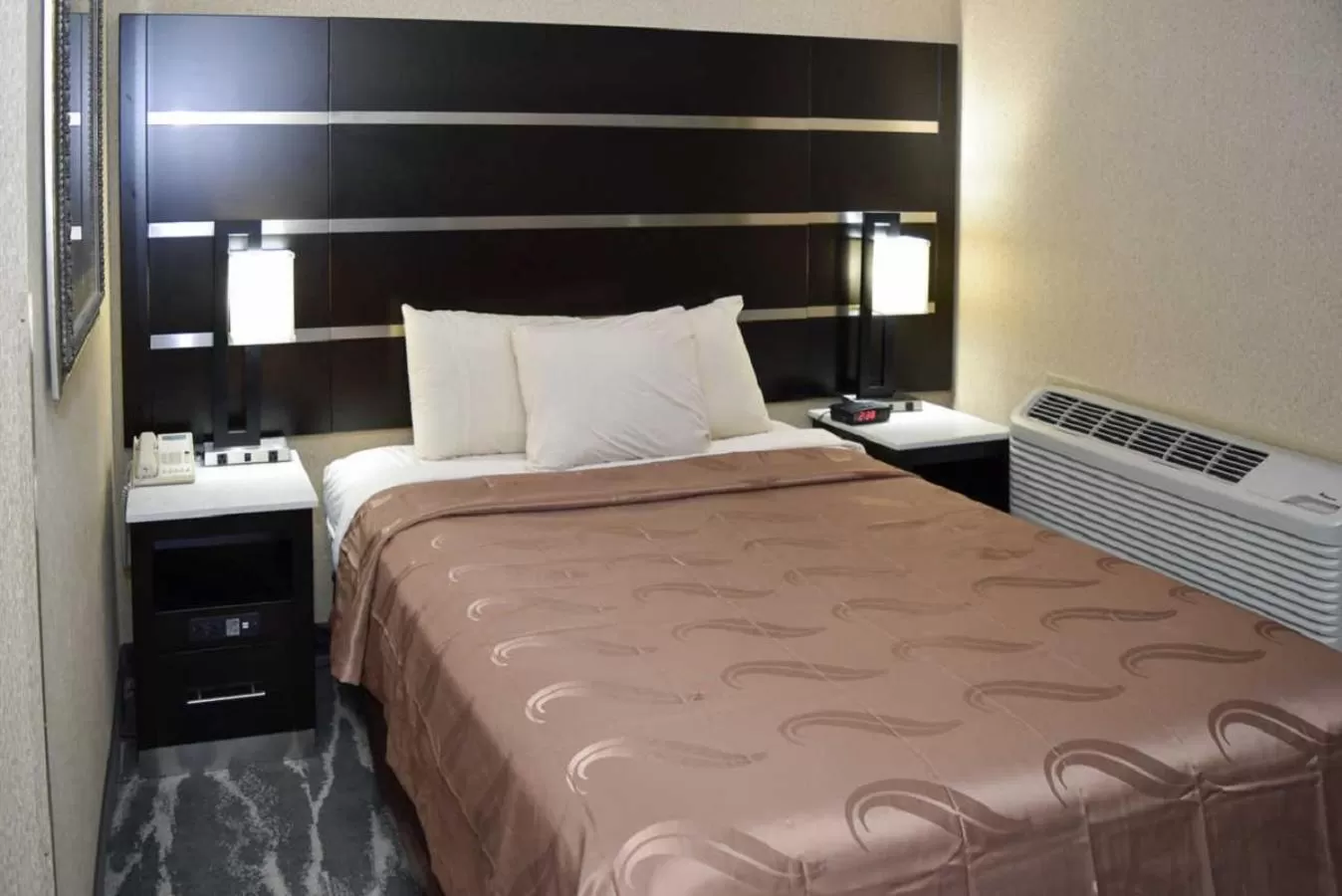 Queen Room - Non-Smoking in Quality Inn East Stroudsburg - Poconos