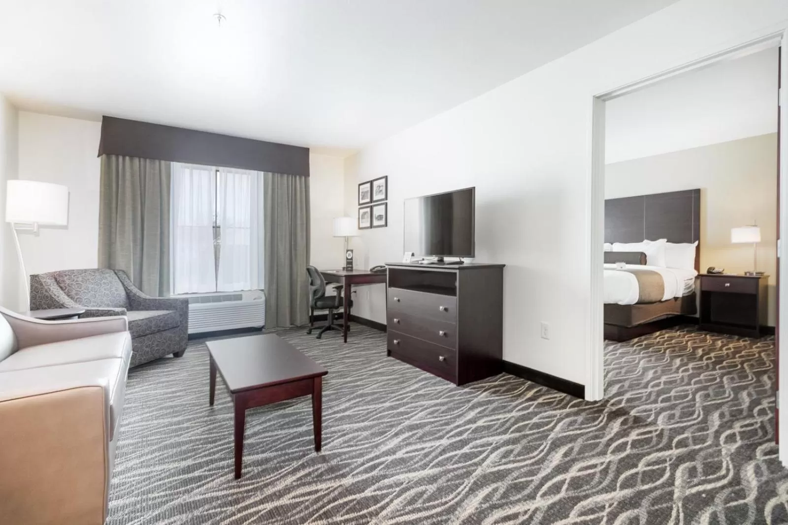 Deluxe Suite in Cobblestone Hotel & Suites - Janesville