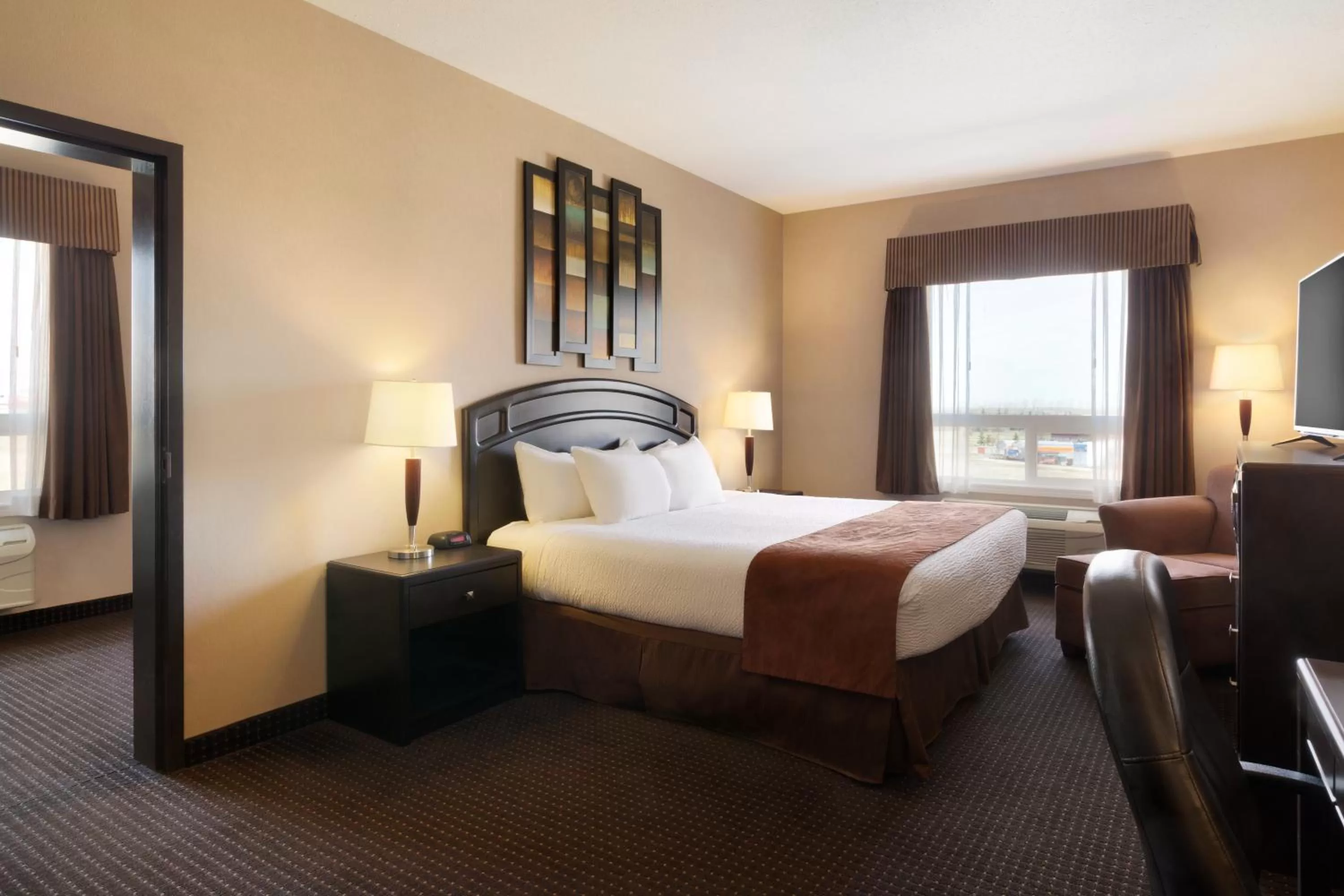 King Suite in Days Inn by Wyndham Innisfail