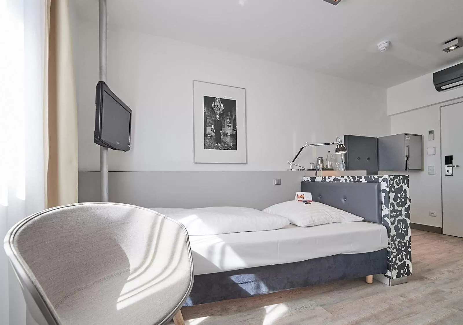 Small Single Room in Hotel Amadeus