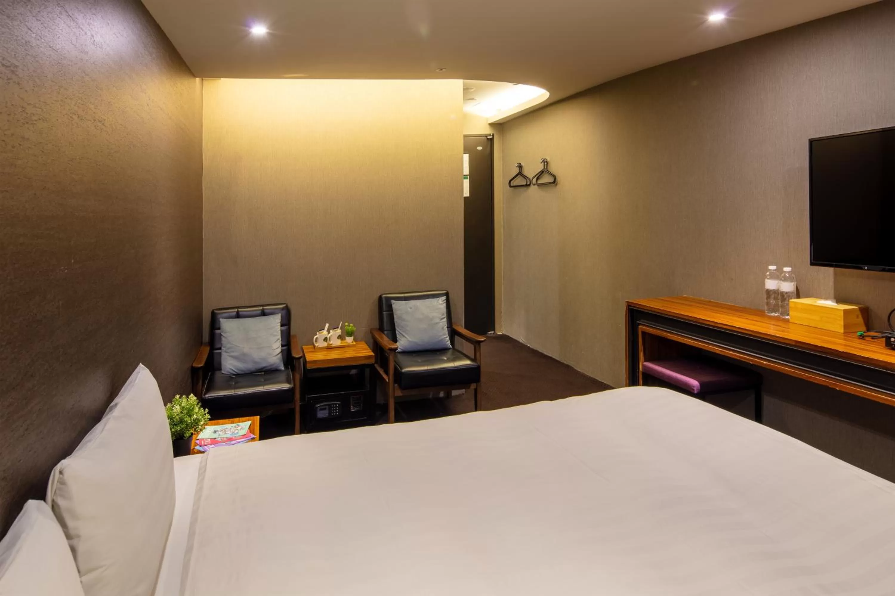 Deluxe Double Room with Bath in Goodmore Hotel