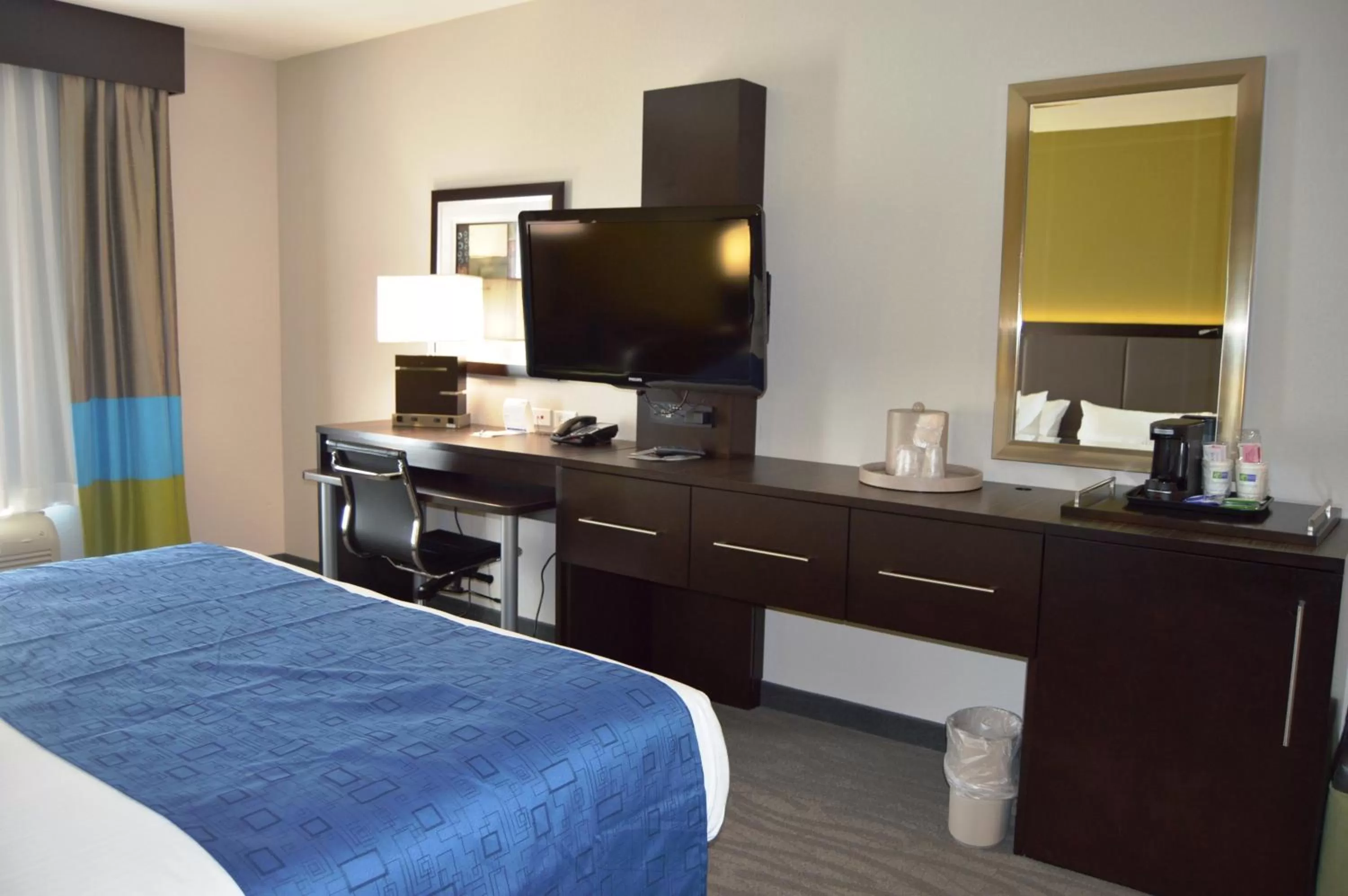 Standard King Room - Communications Accessible in Holiday Inn Express El Reno by IHG