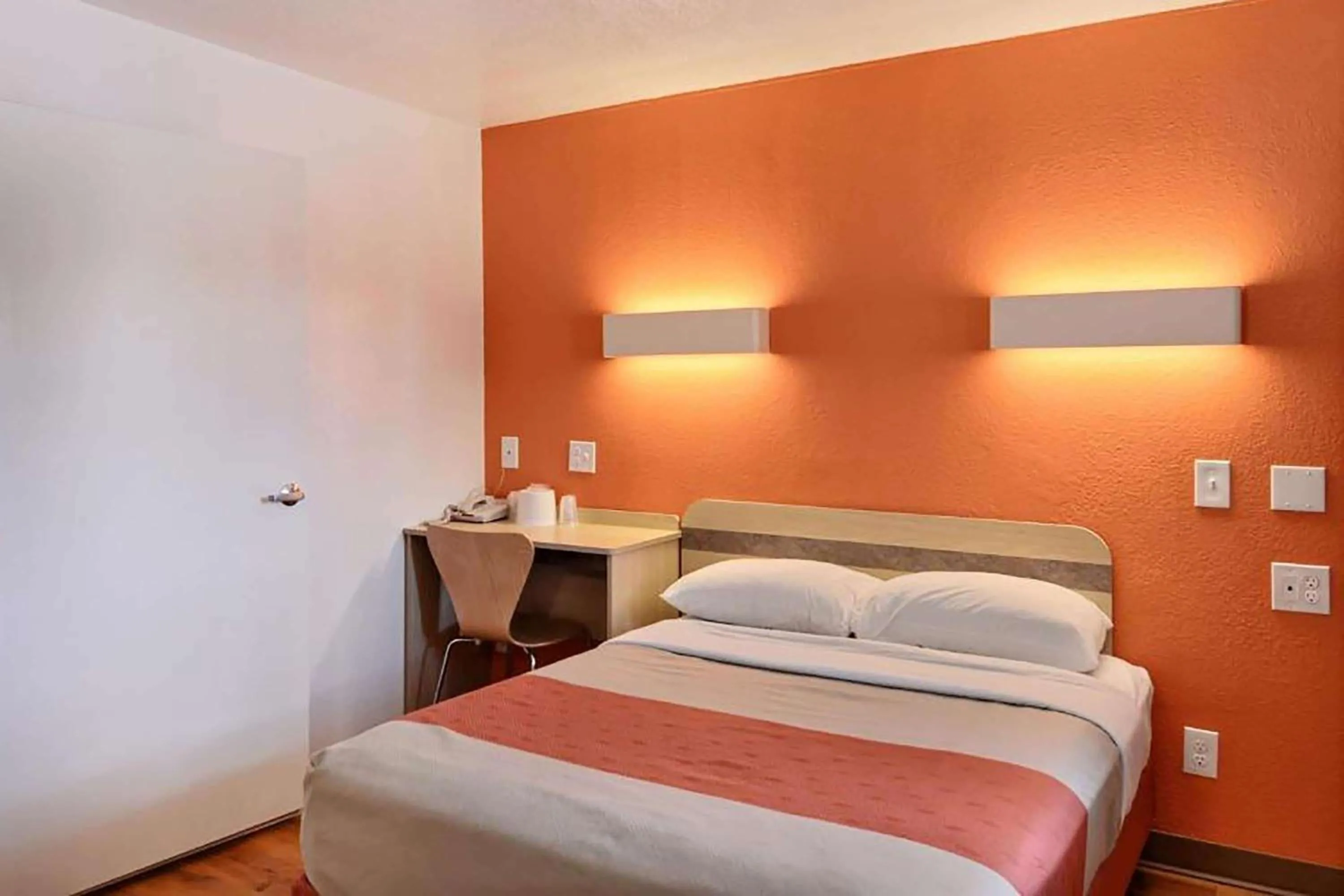 Double Room - Non-Smoking  in Travelodge by Wyndham Brattleboro VT