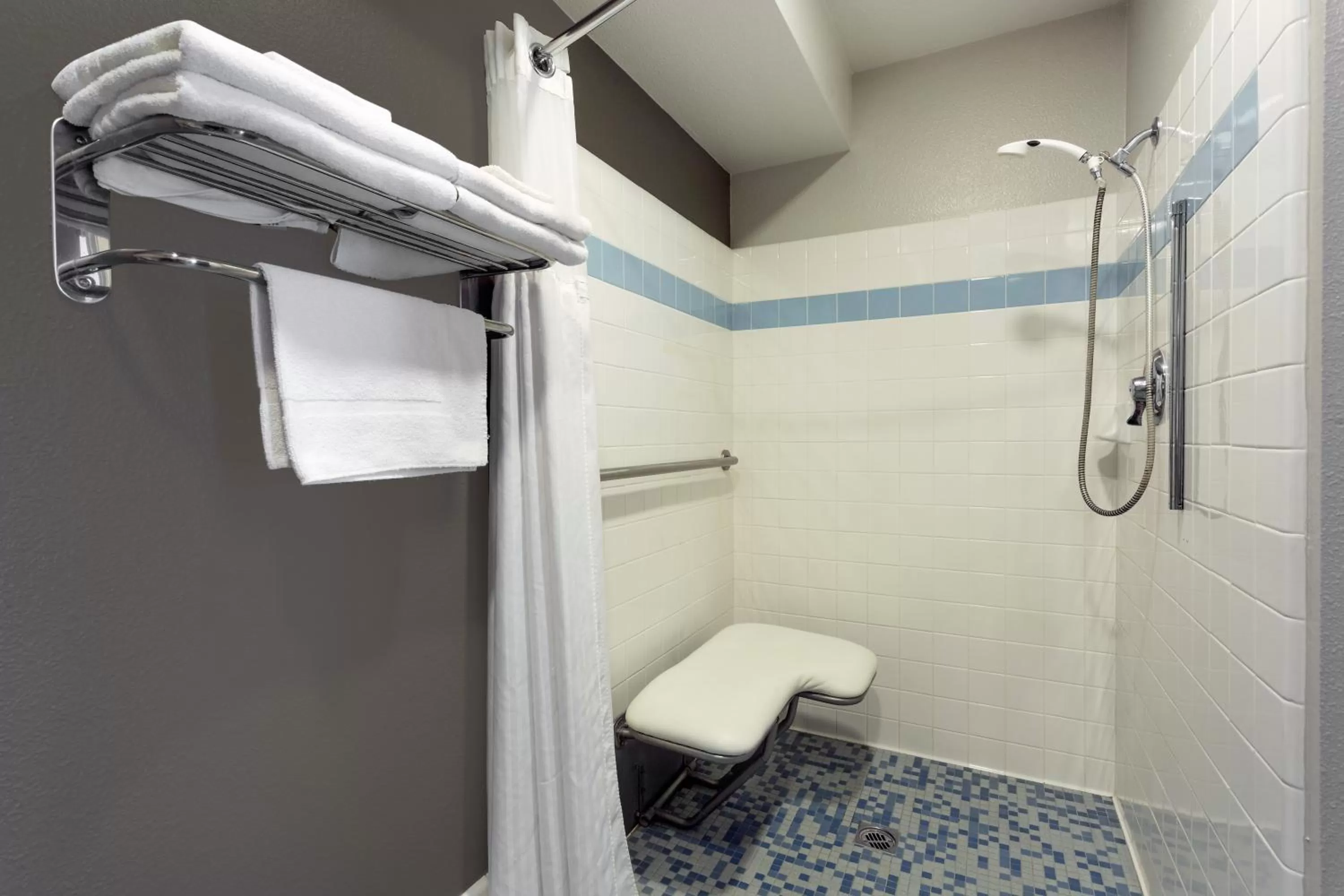 Double Room with Two Double Beds and Mobility/Hearing Access - Non-Smoking in Super 8 by Wyndham Fortuna