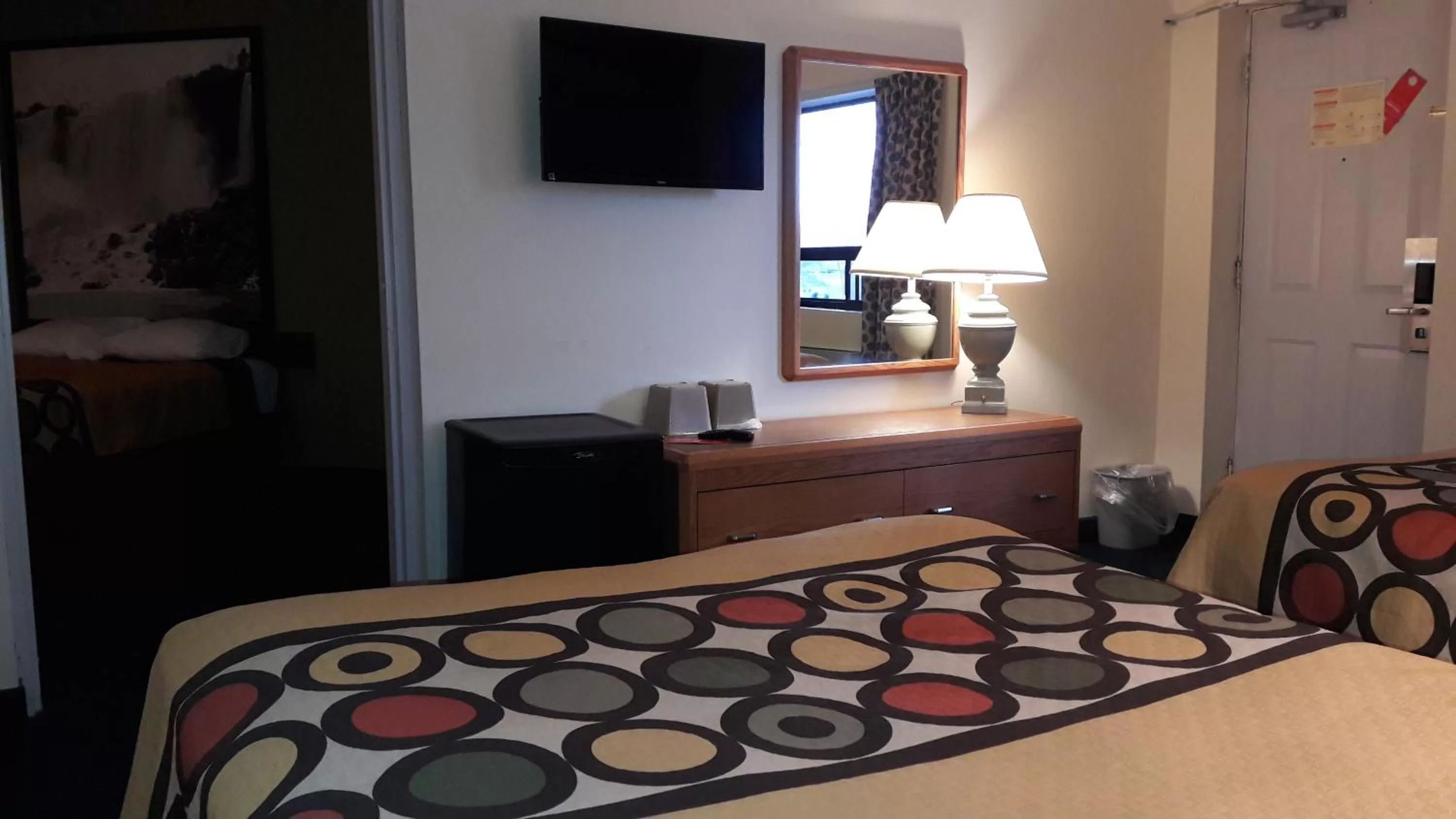 Suite with One Queen and Two Double Beds - Non-Smoking in Super 8 by Wyndham Niagara Falls North