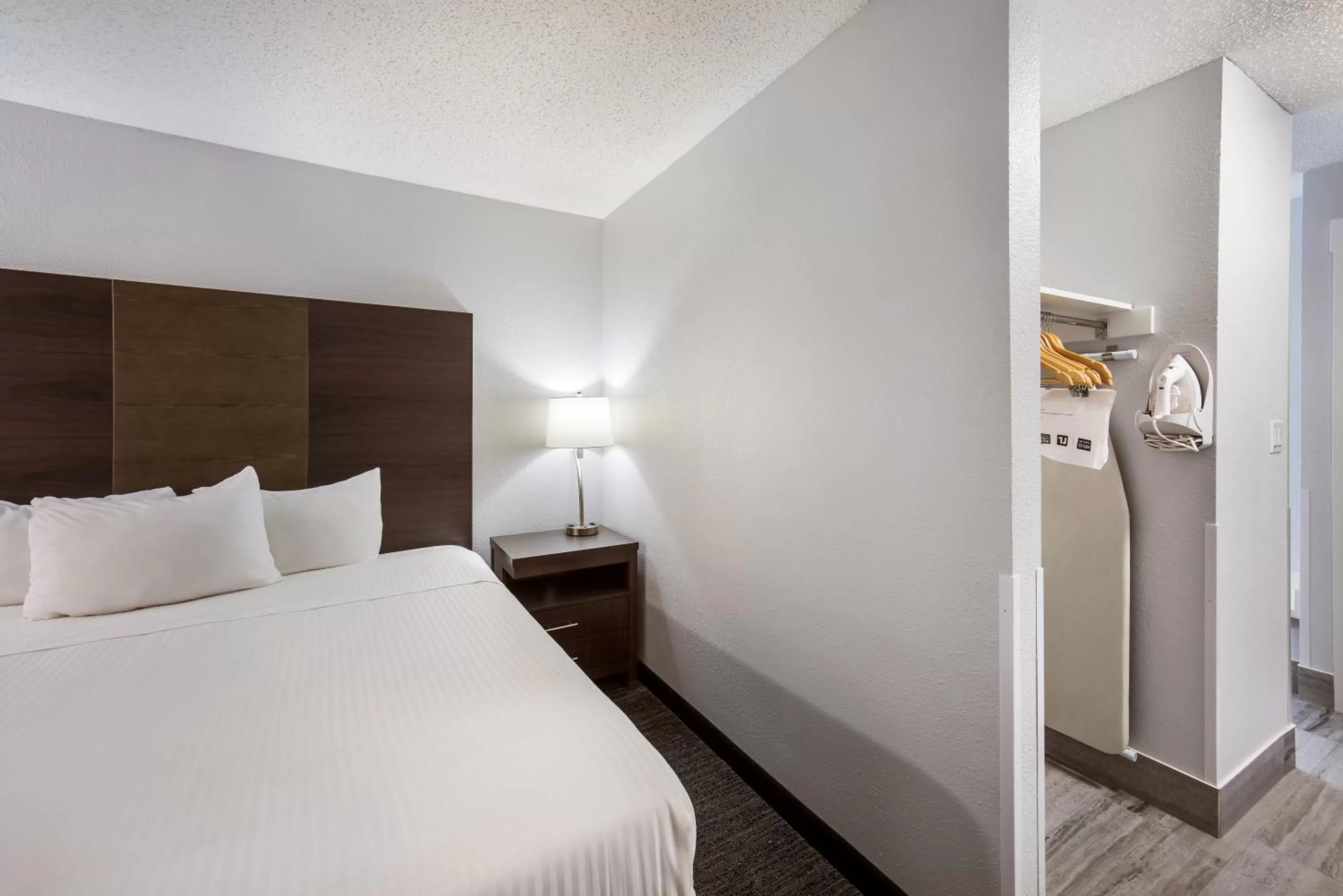 Standard Queen Room in Red Lion Inn & Suites Grants Pass