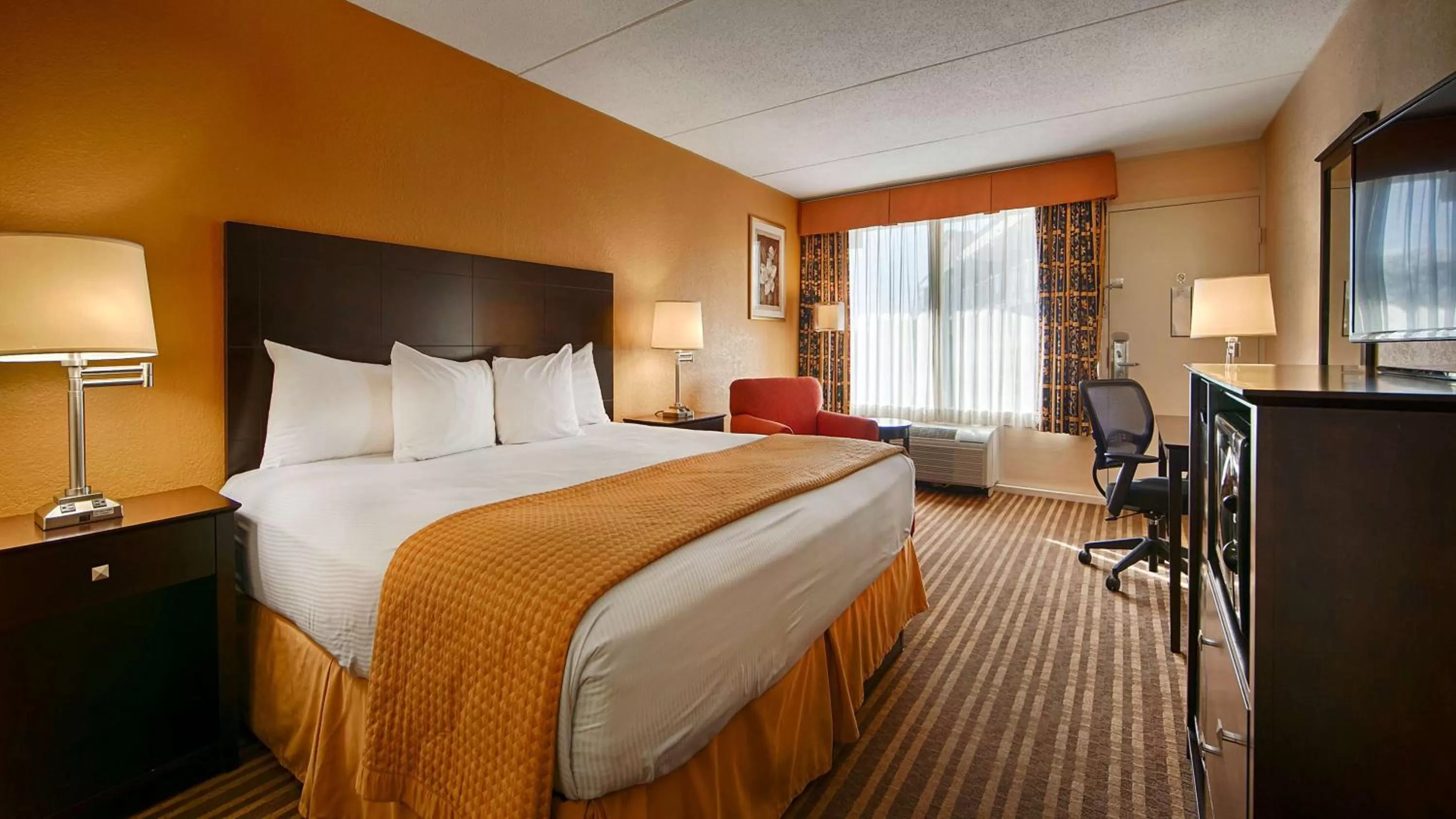 King Room - Disability Access/Non-Smoking in Chattanooga Heritage Inn