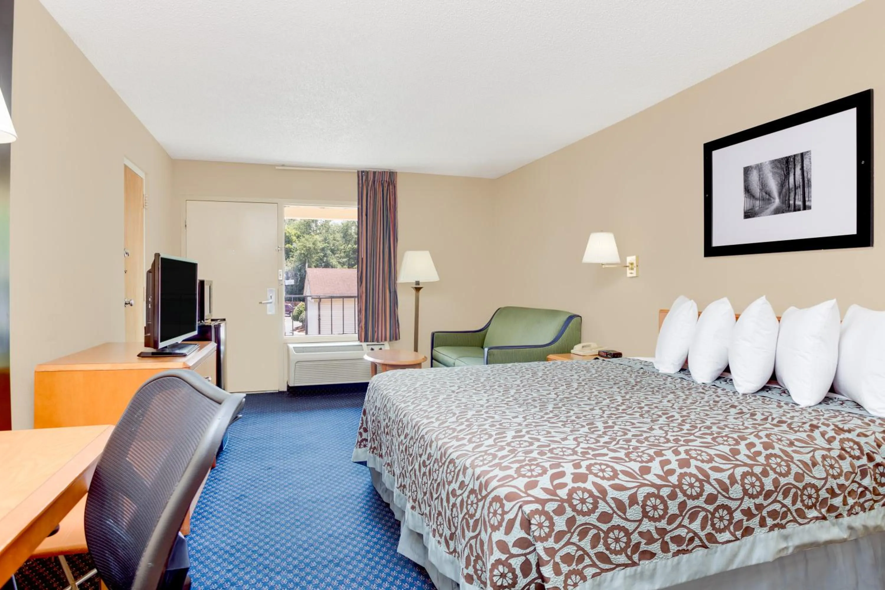 King Room - Non-Smoking in Days Inn by Wyndham Downtown Aiken