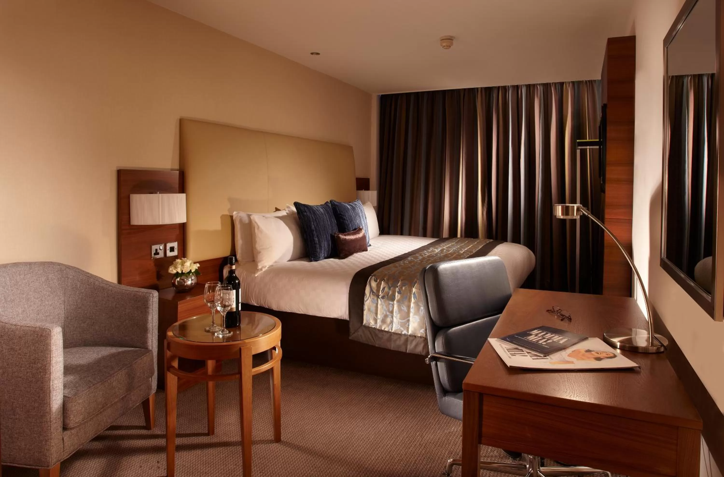 Deluxe King Room in Thistle Trafalgar - Leicester Square