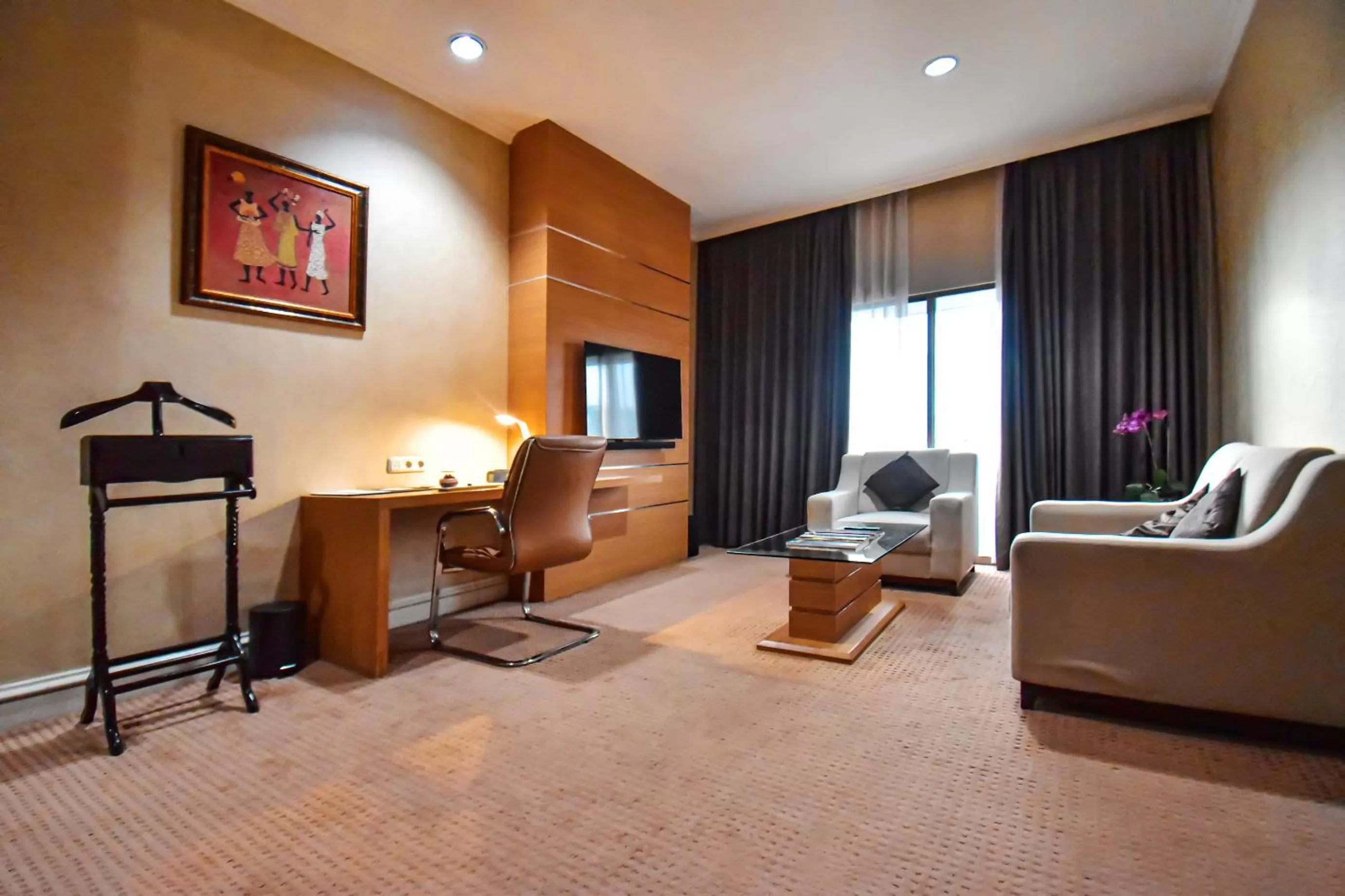 Deluxe Luxury in Surabaya Suites Hotel Powered by Archipelago