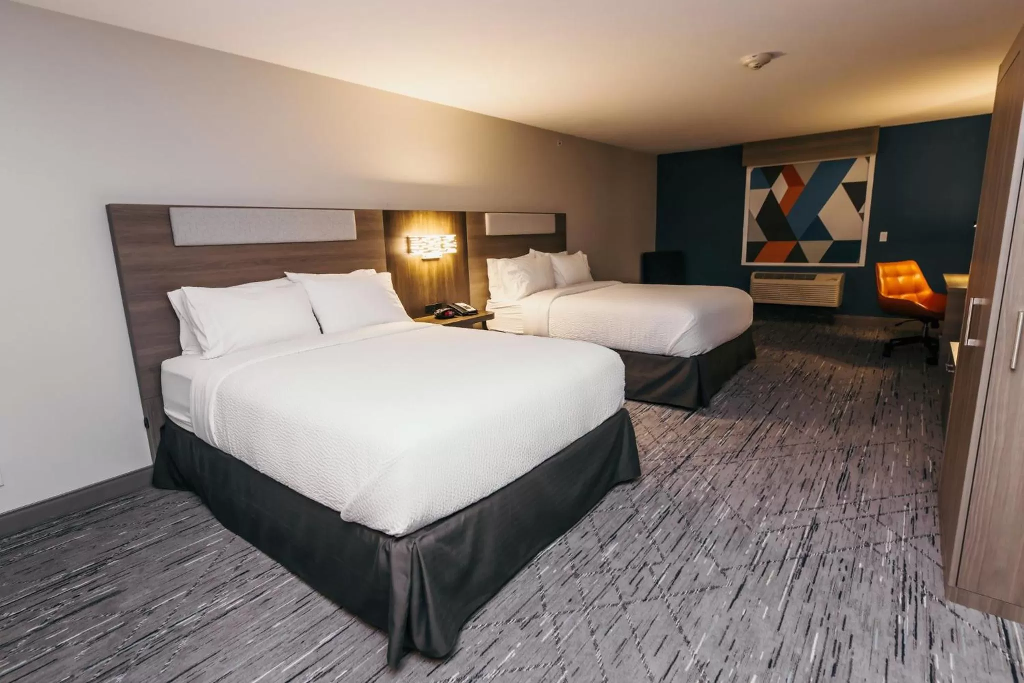 Standard Queen Room with Two Queen Beds in Holiday Inn Express and Suites Urbandale Des Moines by IHG