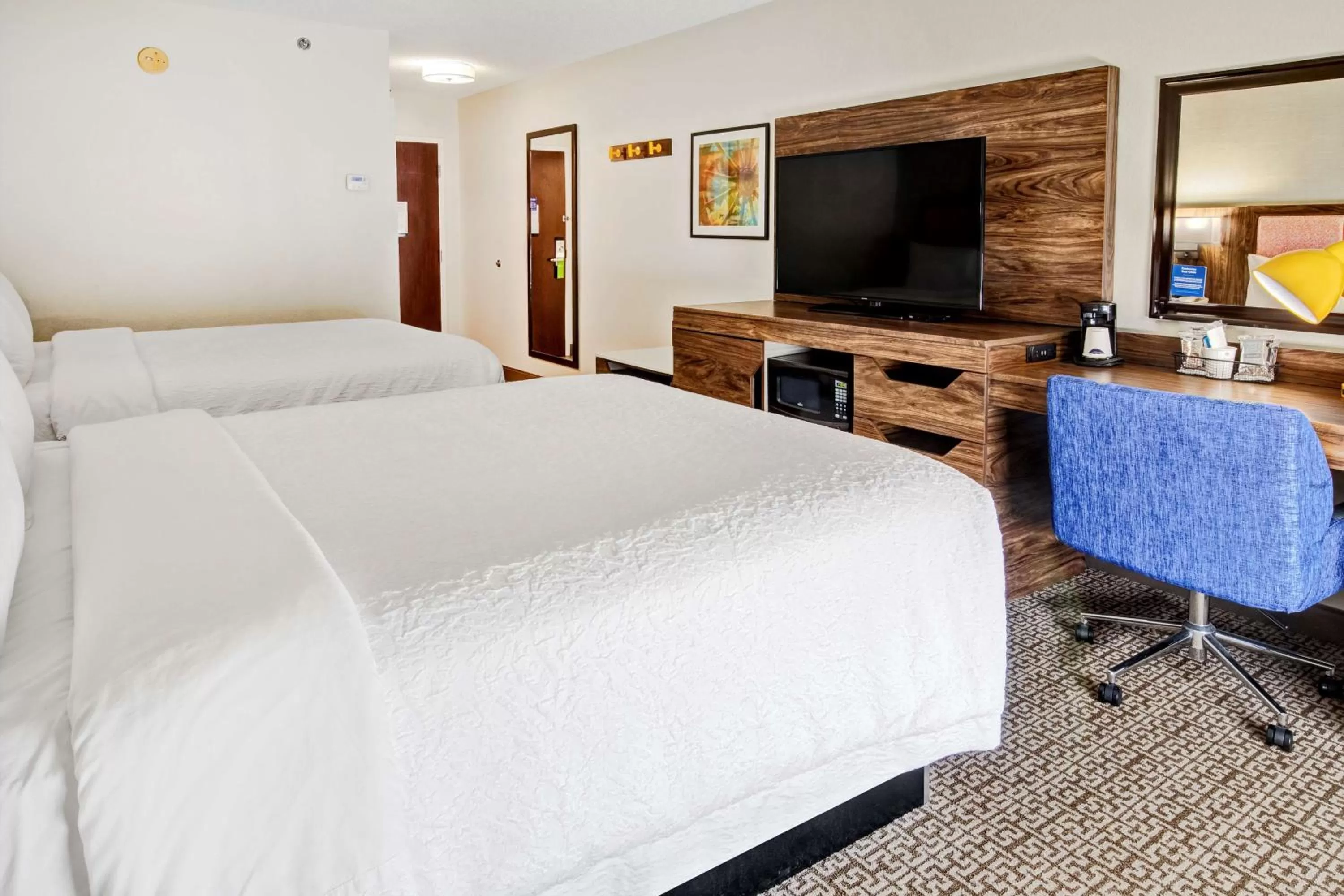 Queen Room with Two Queen Beds - Mobility Access/Non-Smoking in Hampton Inn Van Buren