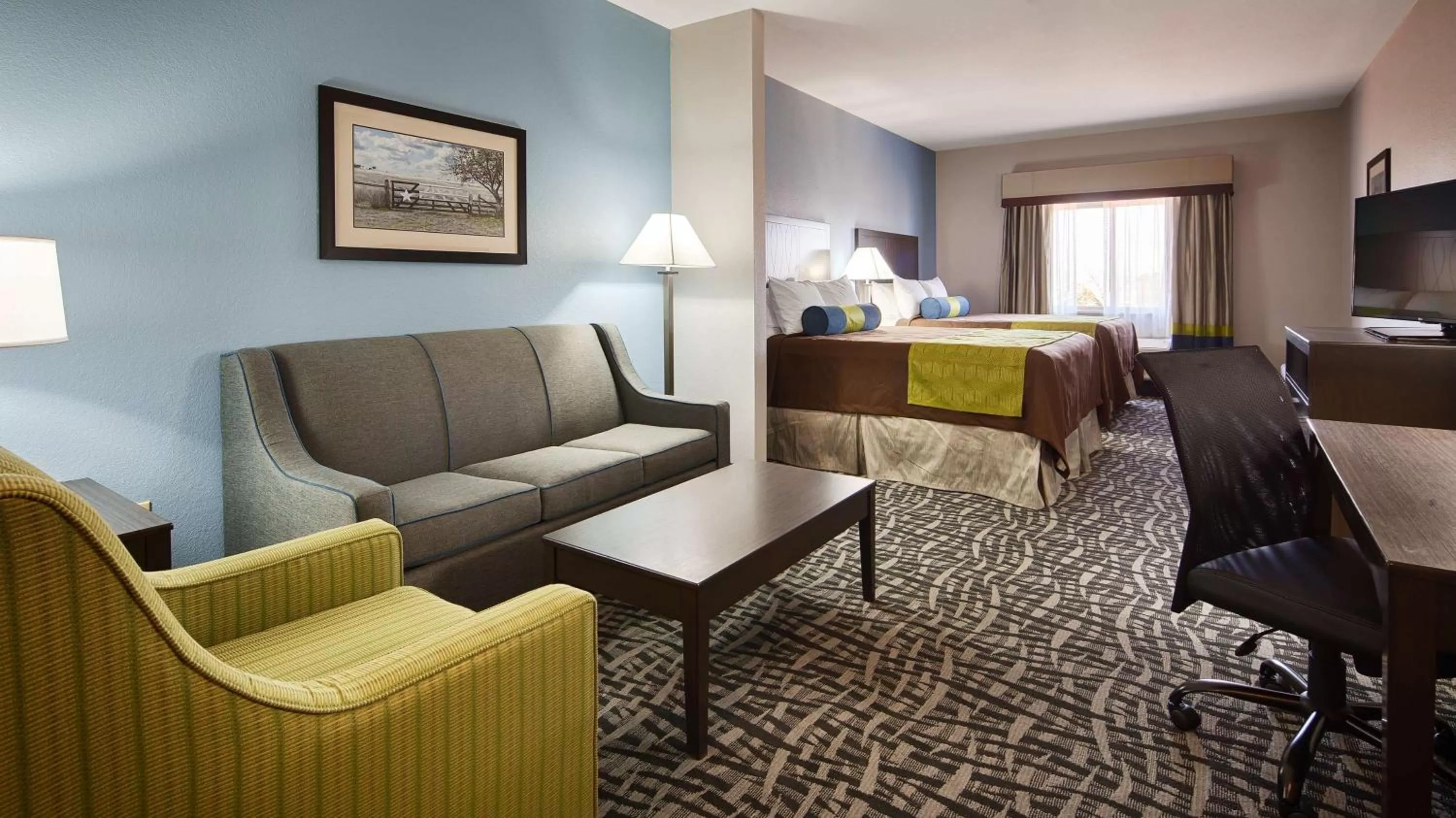 Queen Suite with Two Queen Beds, Bath Tub, Sofa Bed and Kitchen - Disability/Non-Smoking in Best Western Plus Lonestar Inn & Suites
