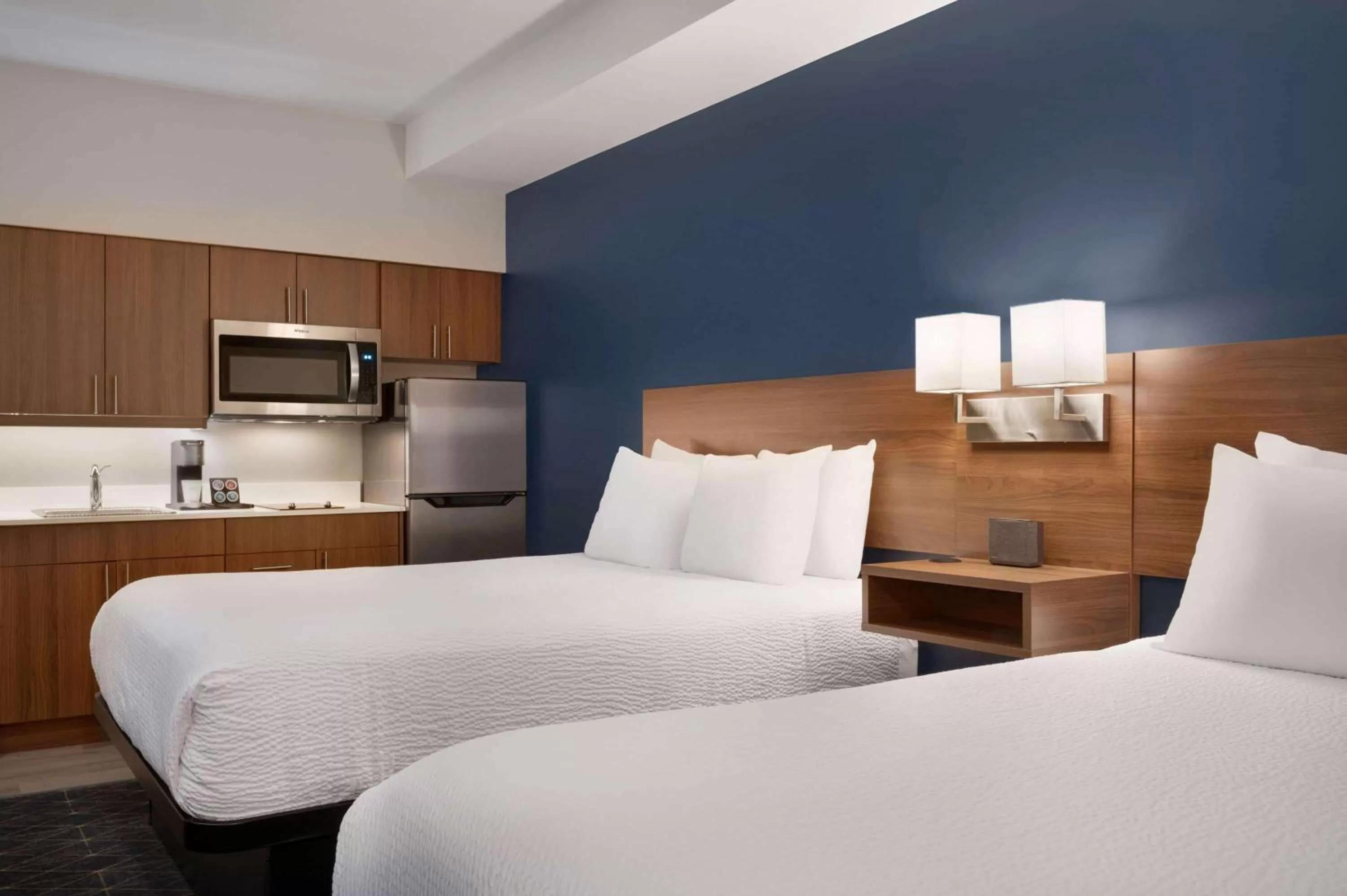 Studio with Two Queen Beds - Non-Smoking in Microtel Inn & Suites by Wyndham Kelowna