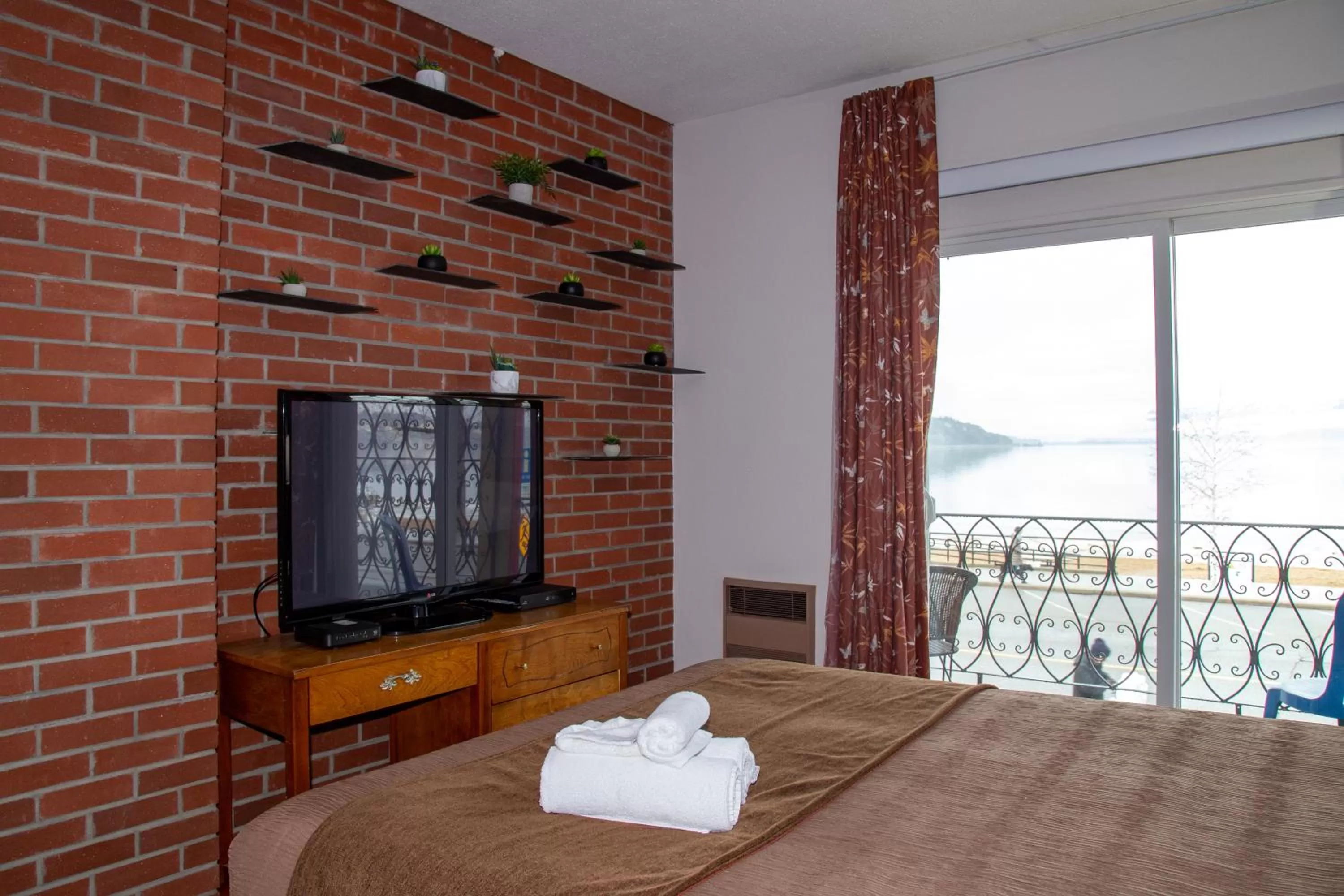 Two-Bedroom Studio with Lake View in Spanish Villa Resort