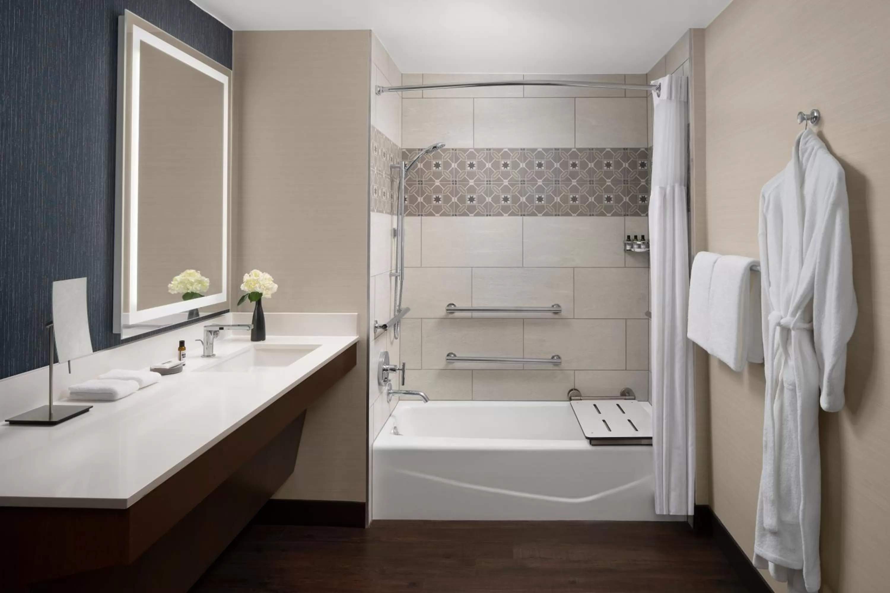 King Room with Accessible Tub - Disability Access in Hyatt Regency Westlake