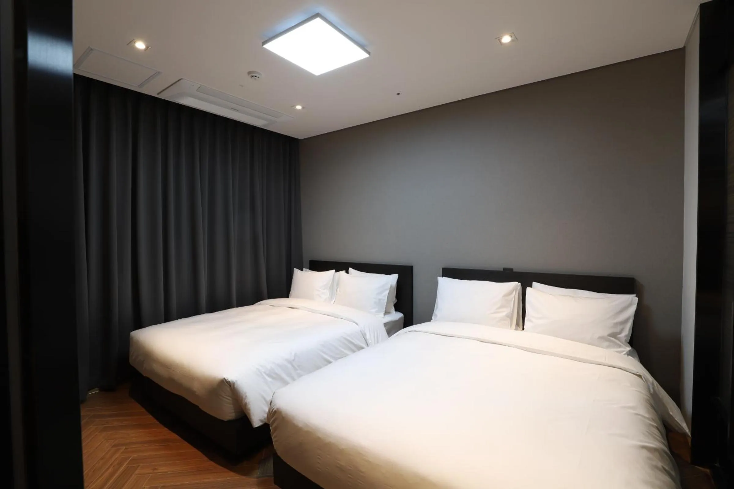  Family Suite Royal with Lake View in Sunrise Hotel Sokcho