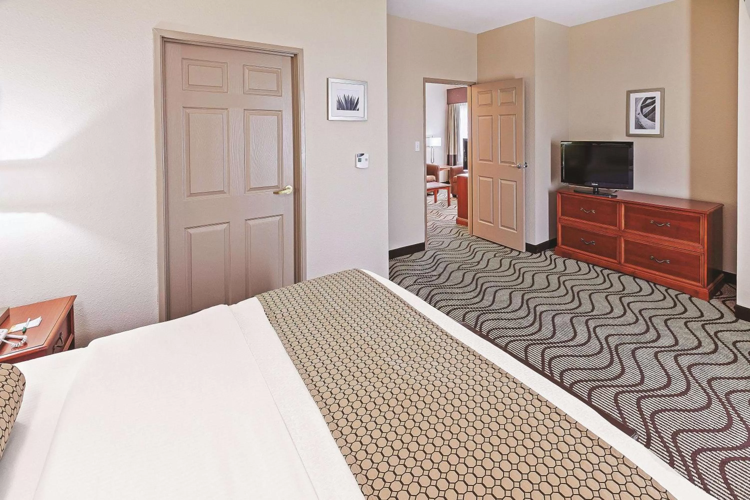 Deluxe King Suite - Hearing/Mobility Accessible - Non-Smoking in La Quinta by Wyndham Corpus Christi Northwest