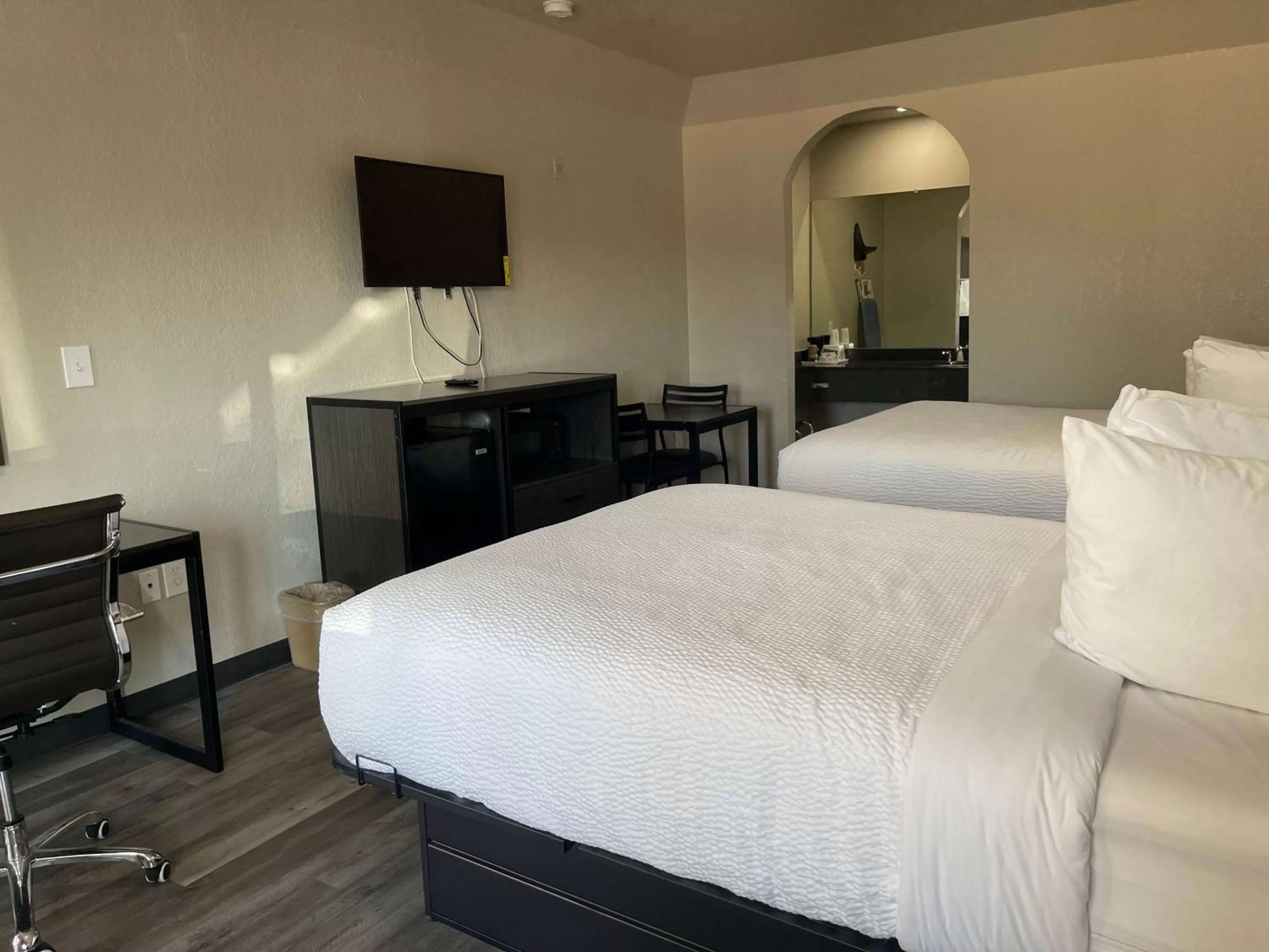 Queen Room with Two Queen Beds and Roll-in Shower - Mobility/Hearing Accessible - Non-Smoking in Days Inn by Wyndham Dickinson TX