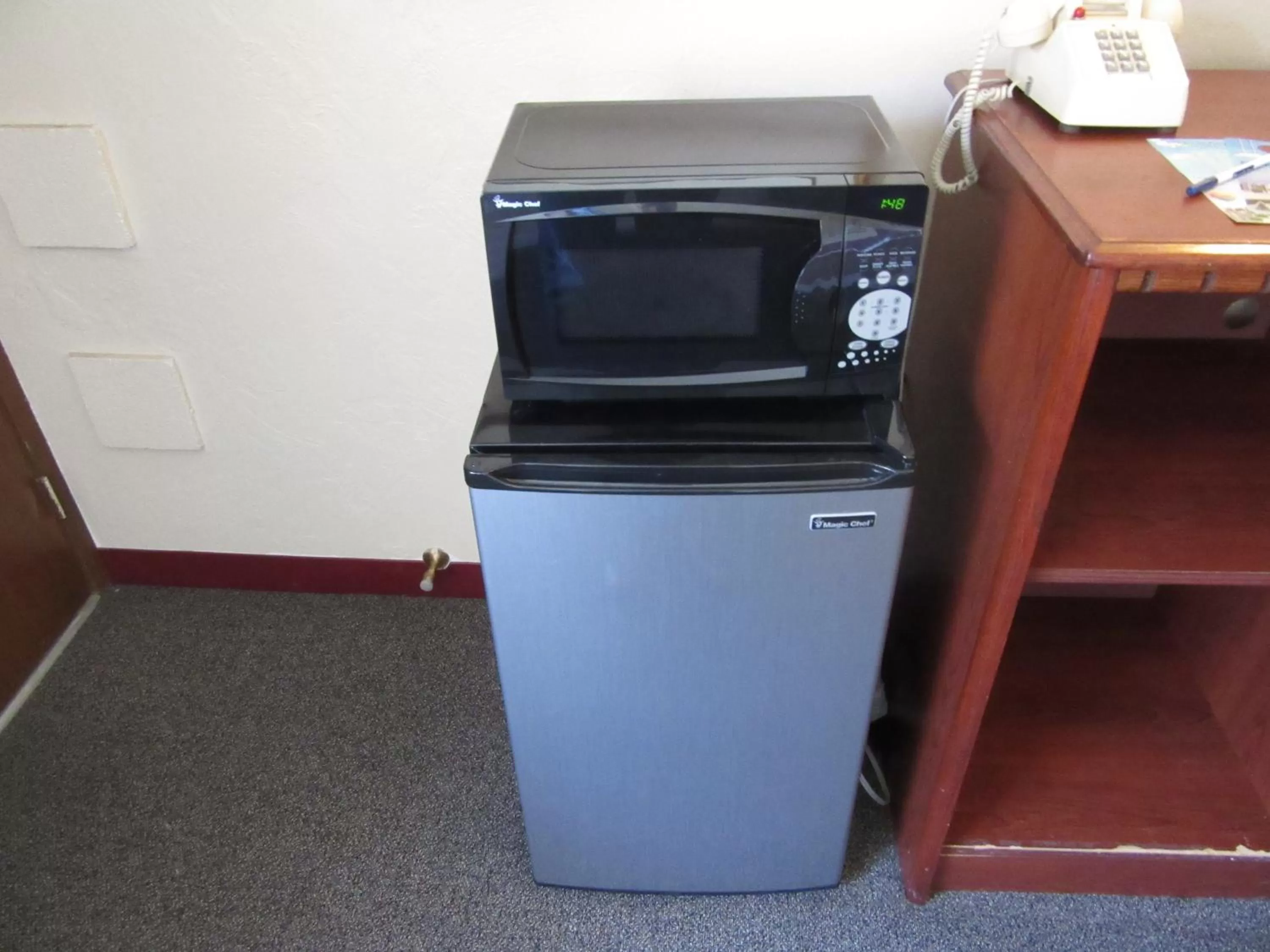 Deluxe Queen Suite - Non-Smoking in Travelodge by Wyndham Kalispell