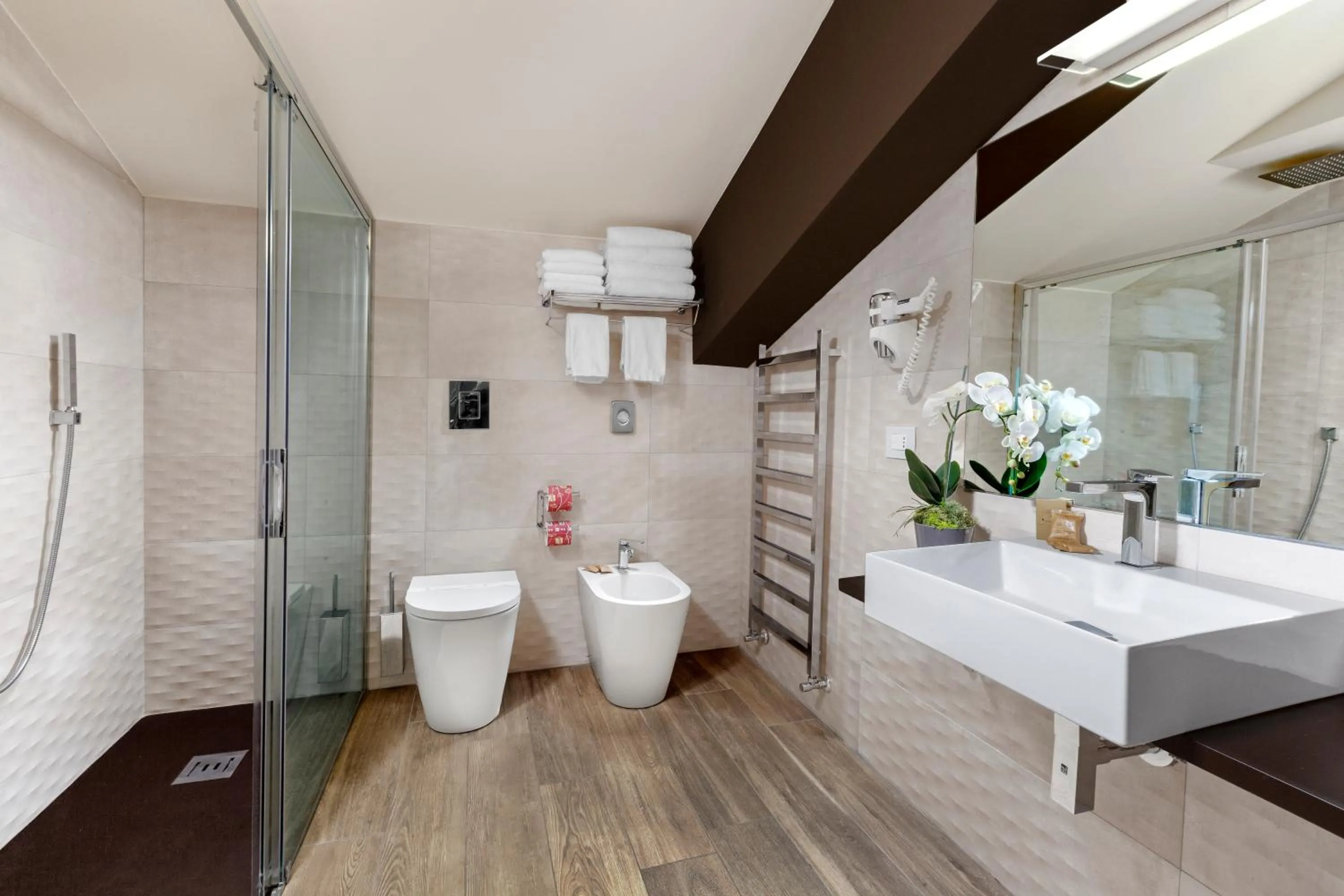 Large Double or Twin Room in Bhotel