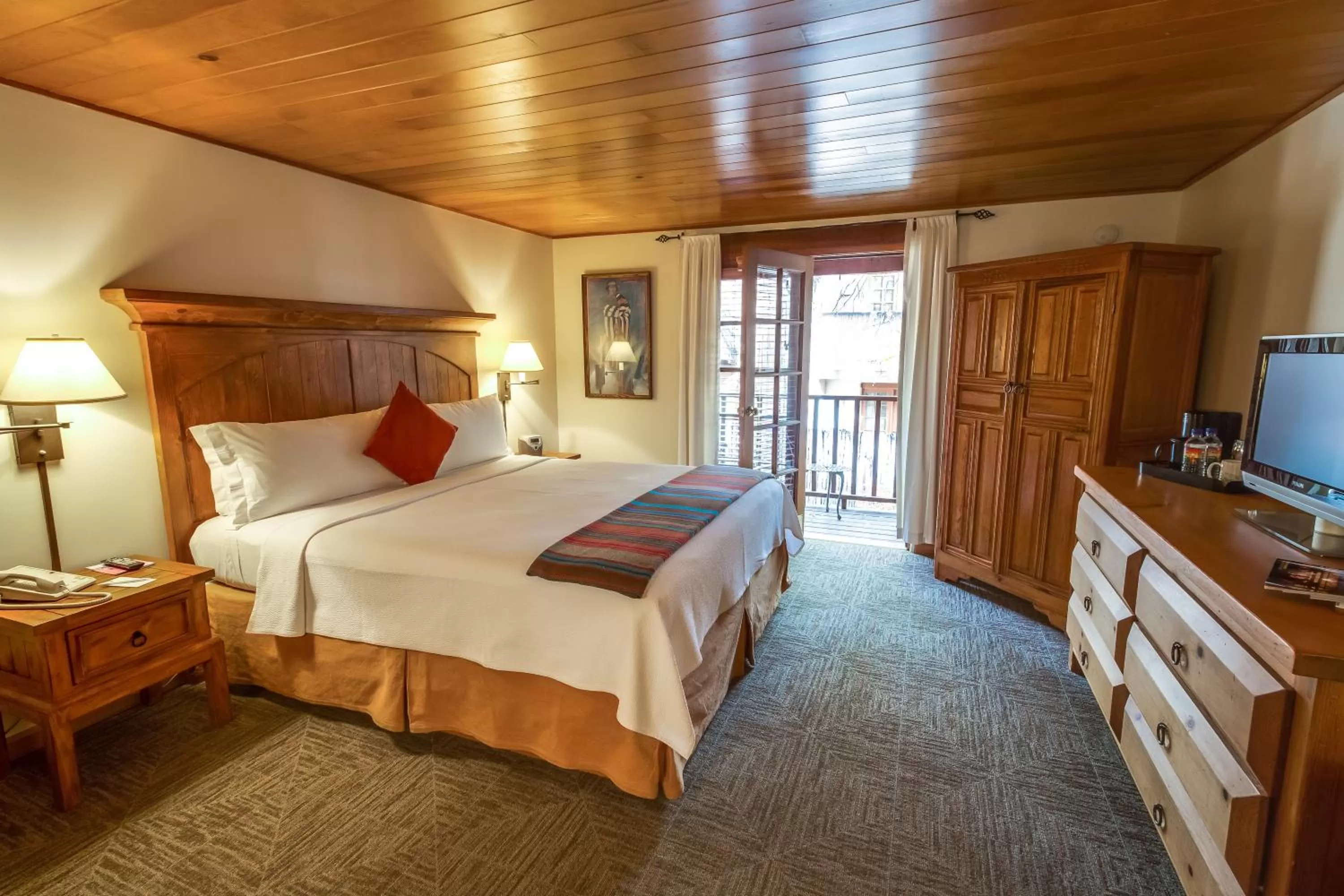 Traditional King Room with Patio or Balcony in Inn on the Alameda