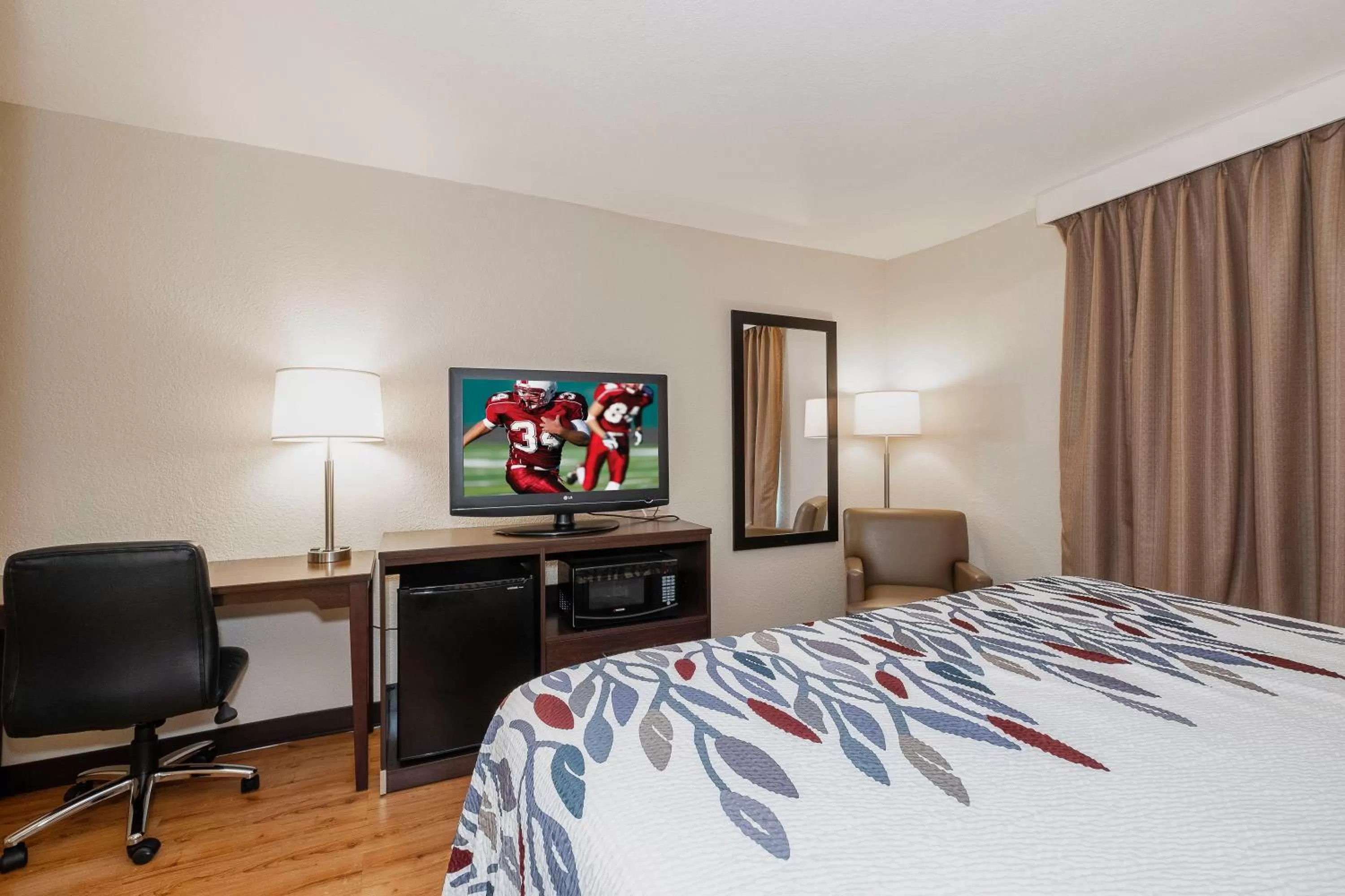 Deluxe King Room Disability Access Non-Smoking  in Red Roof Inn Roanoke Rapids