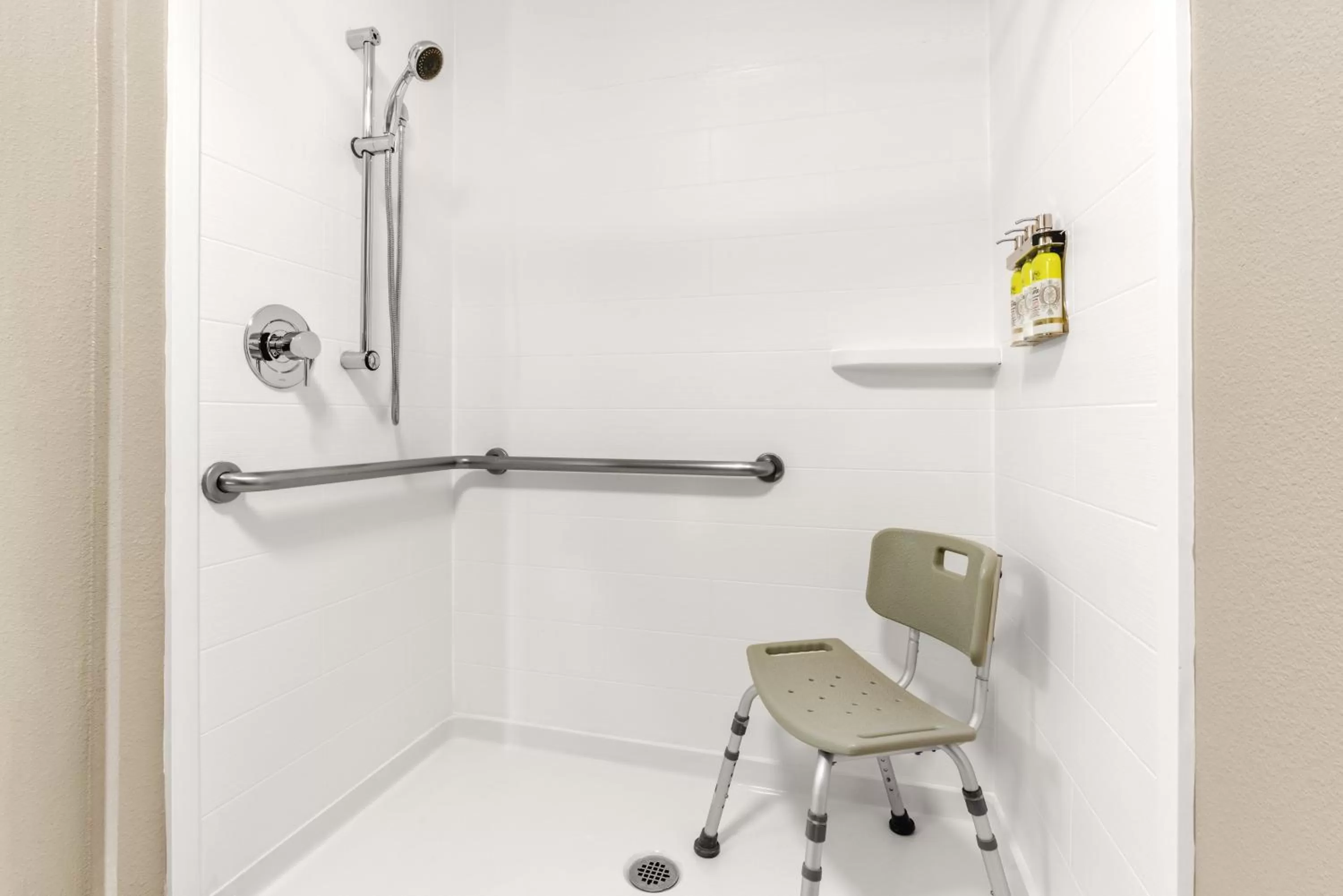 King Room with Hearing Accessible Roll In Shower - Non-Smoking in Holiday Inn Express Portland SE - Clackamas Area by IHG