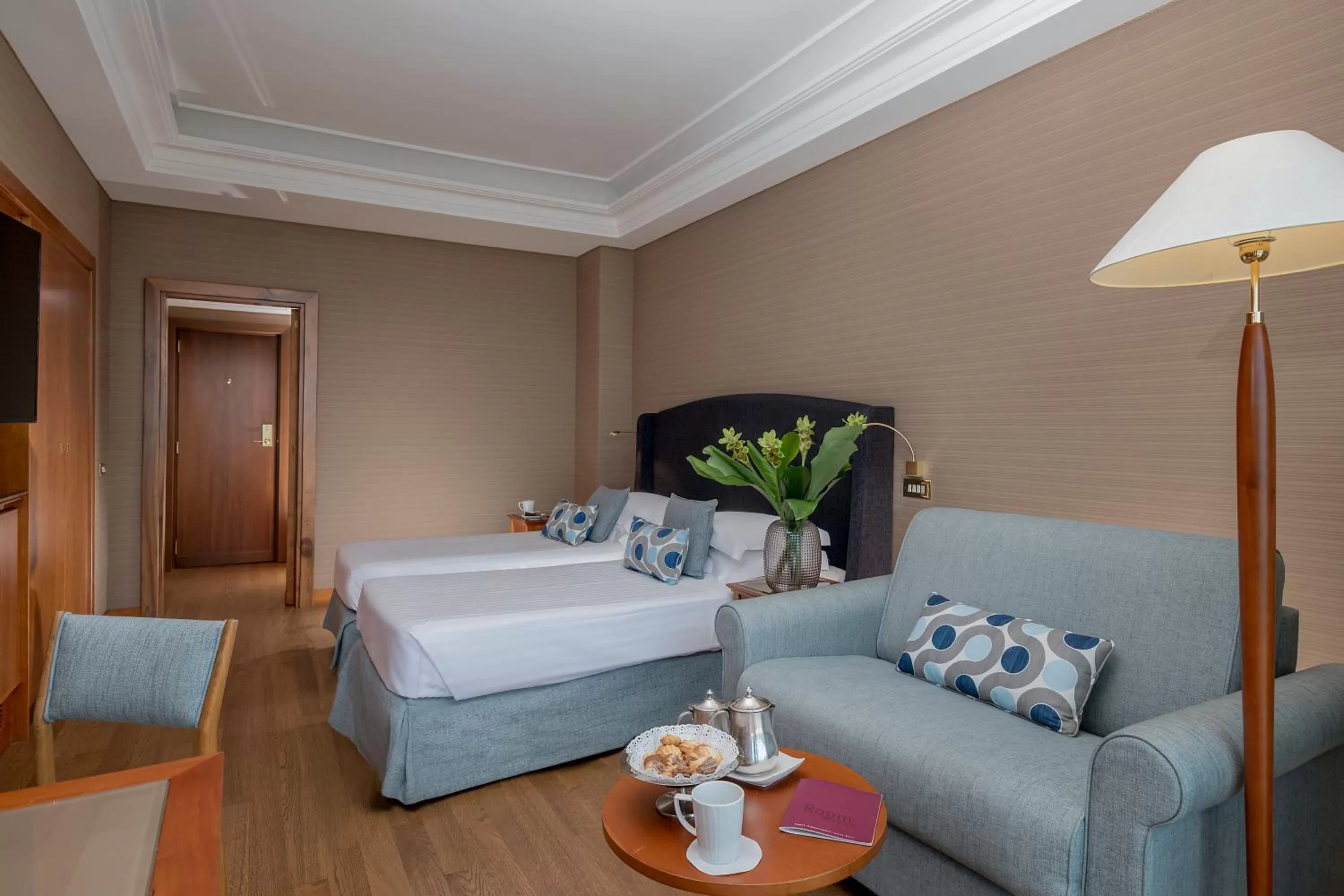 Classic Triple Room with Partial Sea View in Hotel Royal Continental