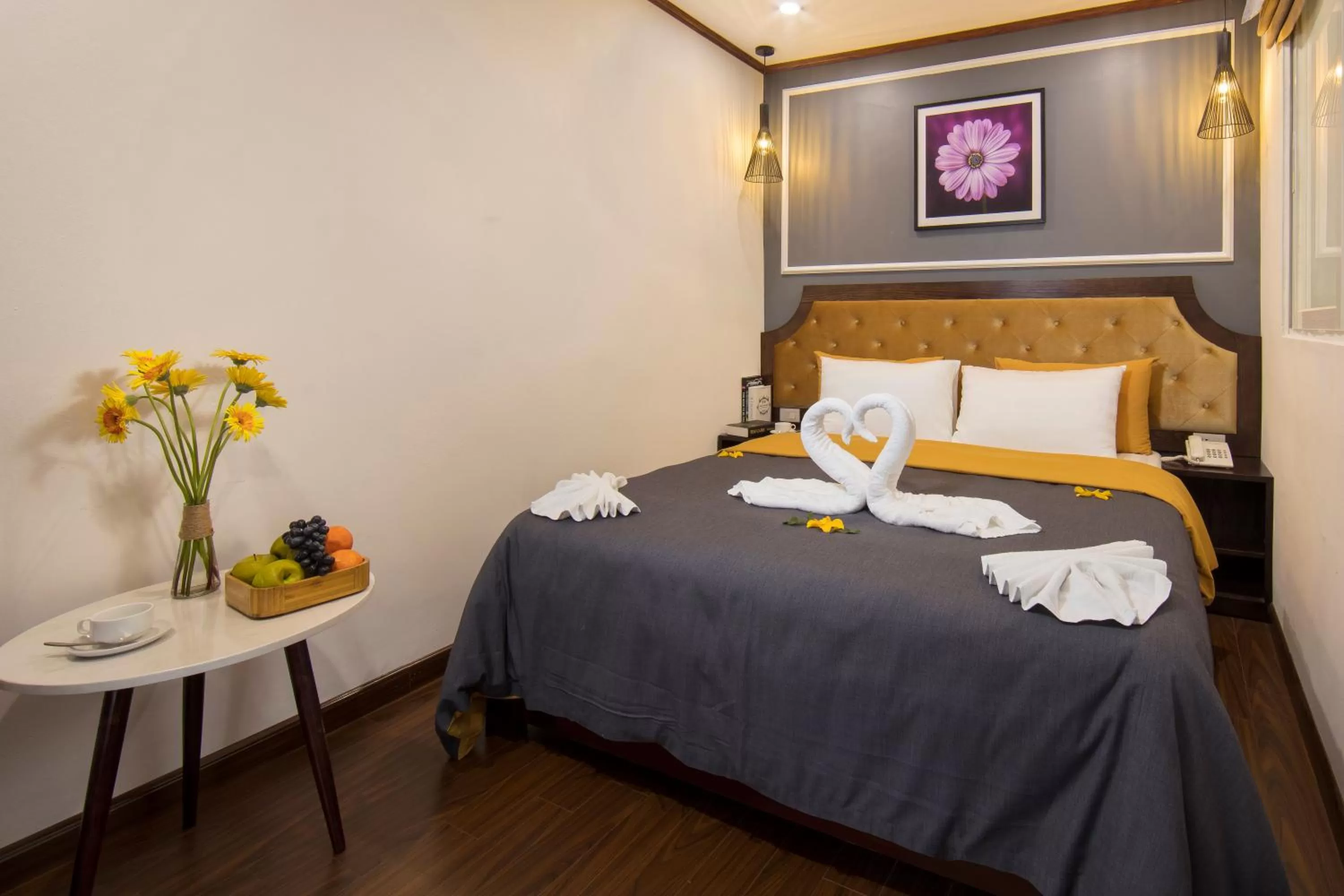 Superior Double Room - No Window in MayFlower Hotel- Central Old Quarter