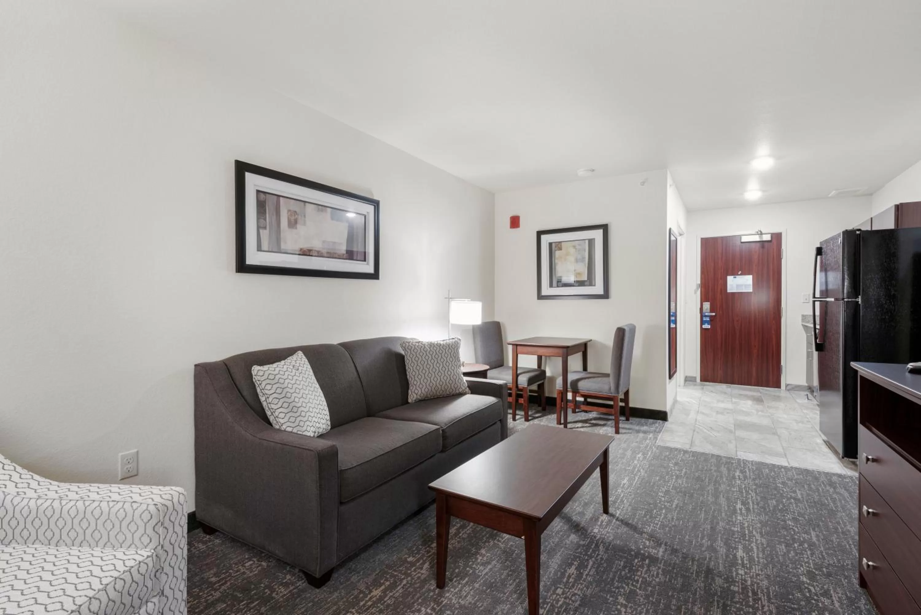 One-Bedroom Suite in Cobblestone Hotel & Suites - Urbana
