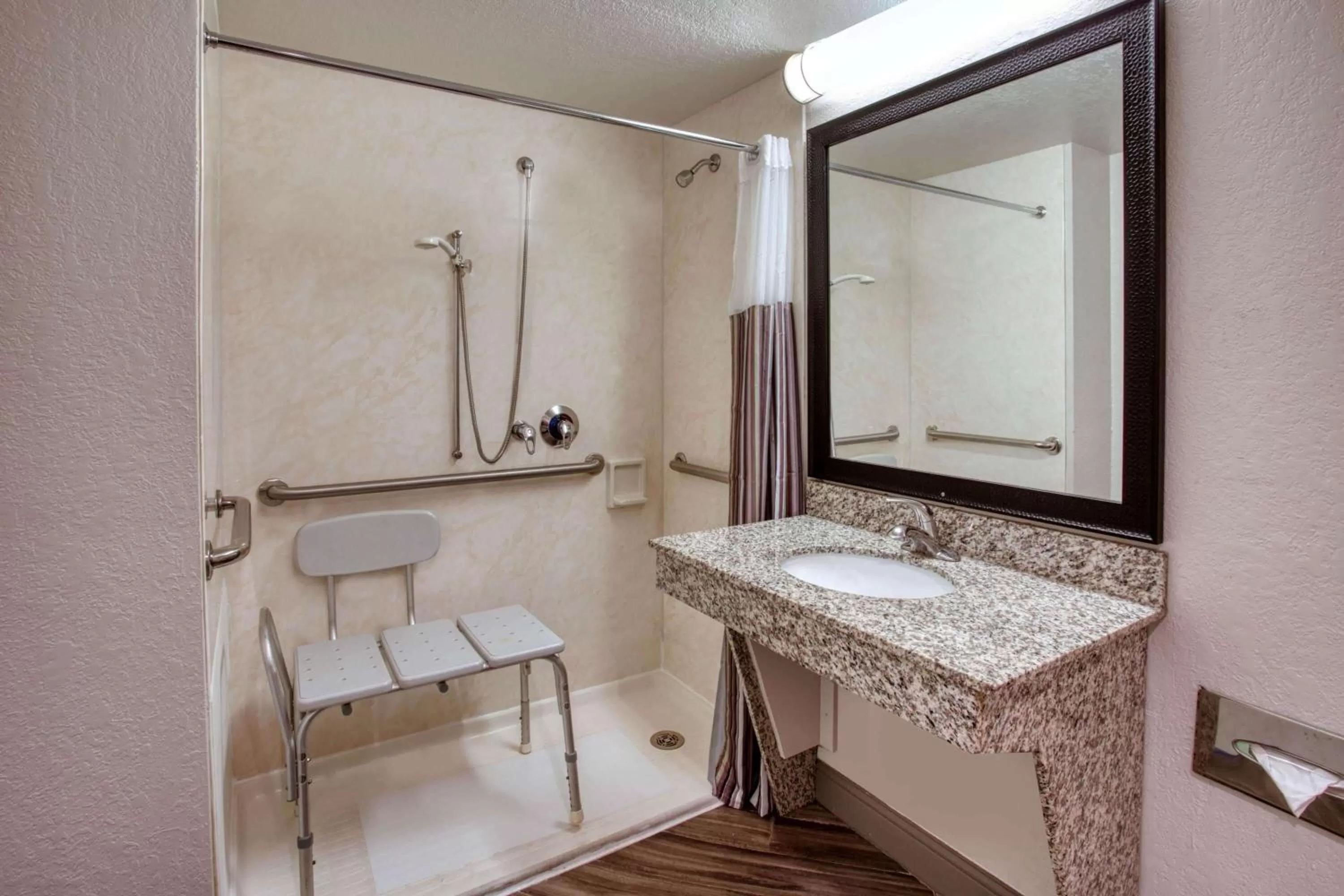Bathroom in Bloom Hotel