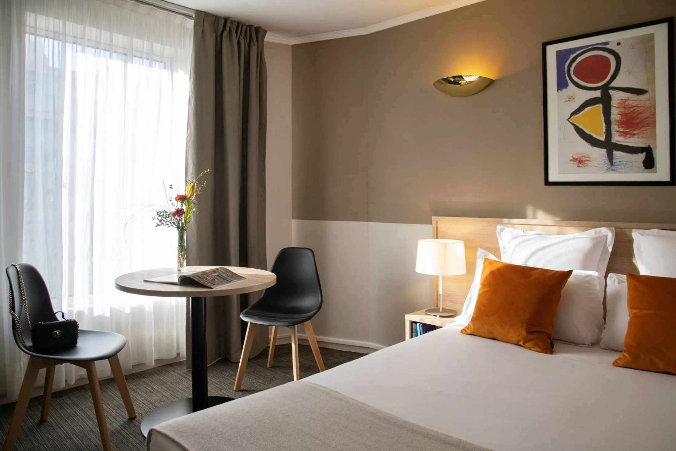Bedroom in Hotel Amarante Cannes