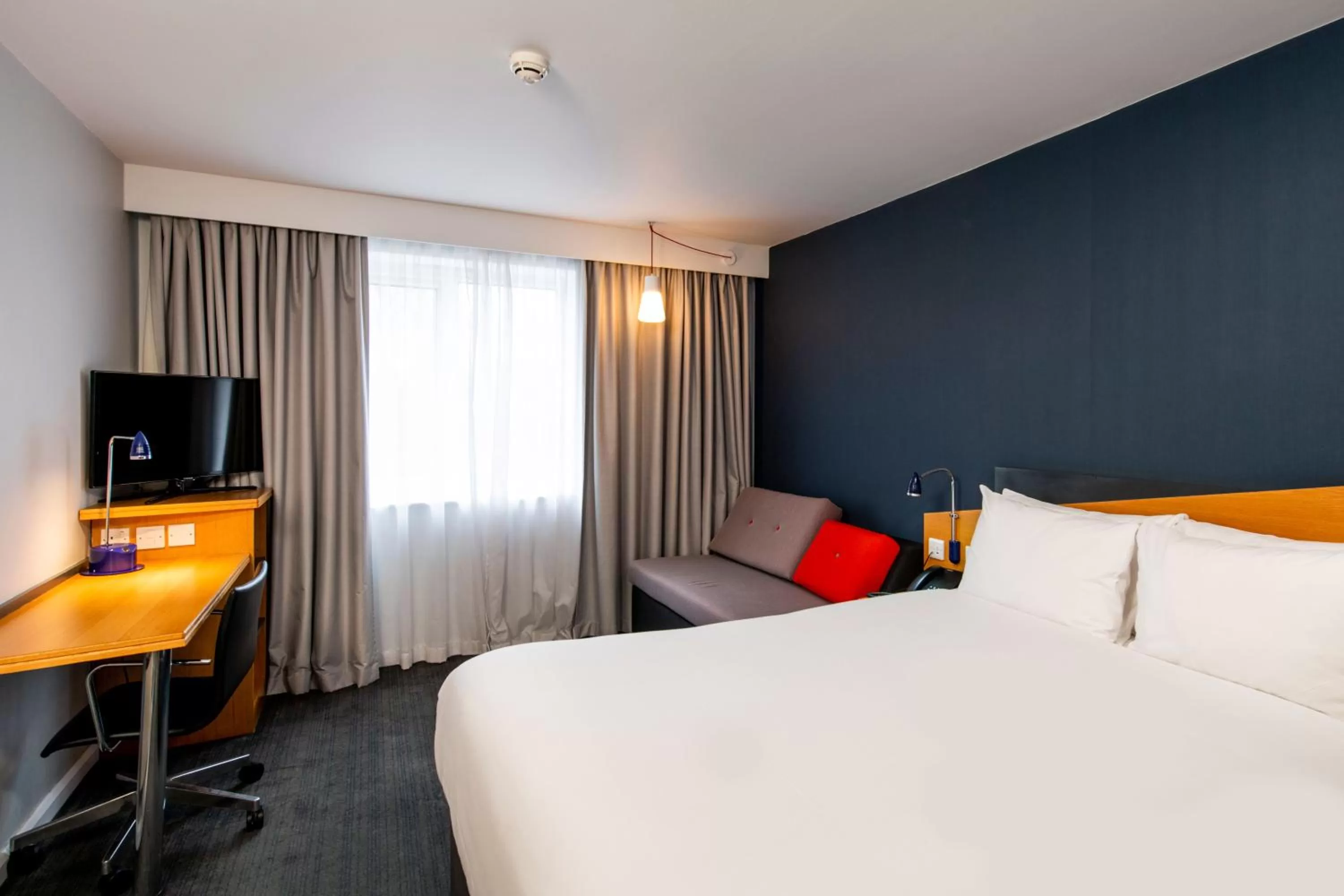 Standard Double Room with Free Hot Breakfast in Holiday Inn Express Leeds City Centre by IHG