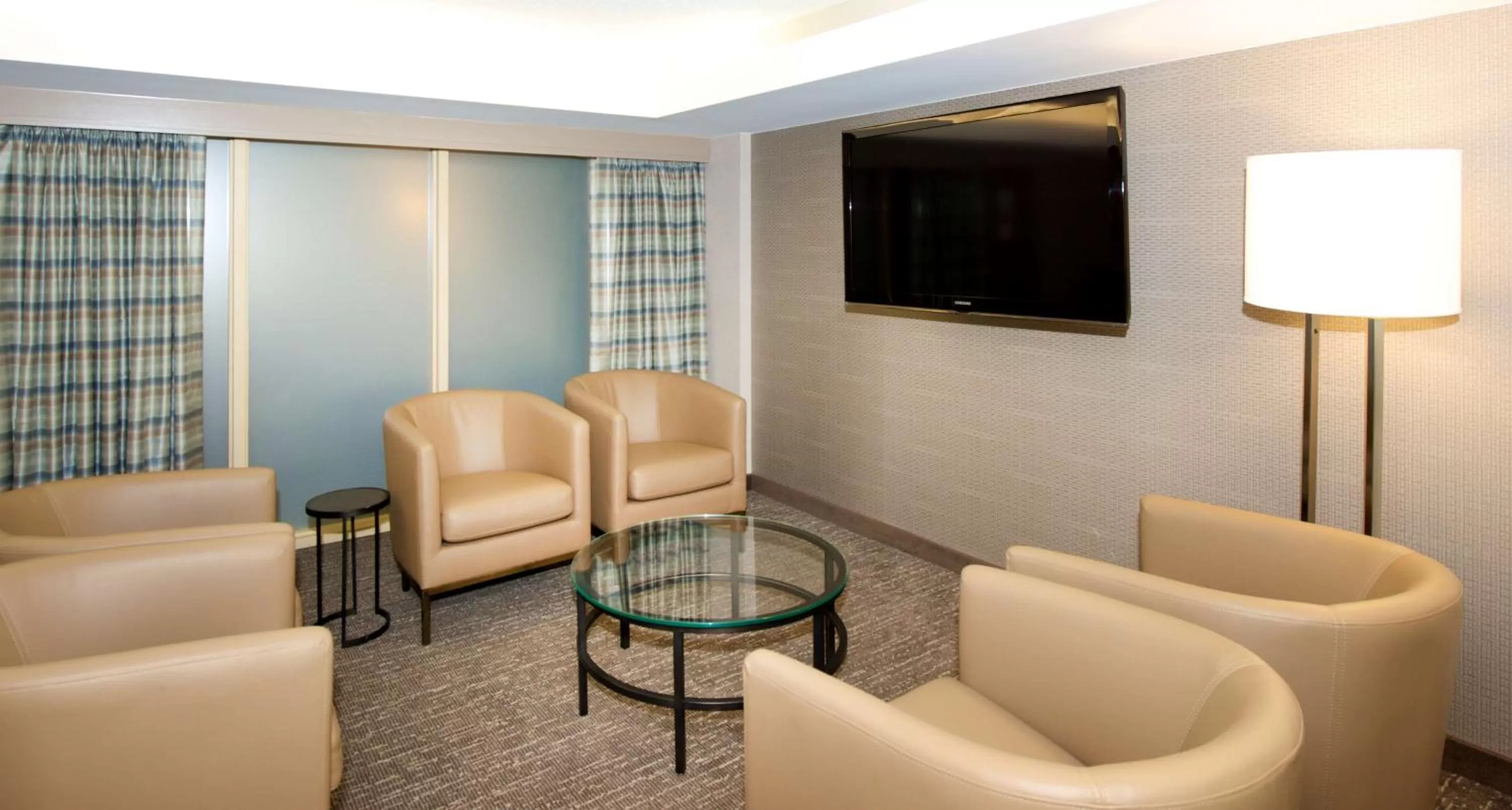 Deluxe King Suite in Embassy Suites by Hilton Seattle North Lynnwood