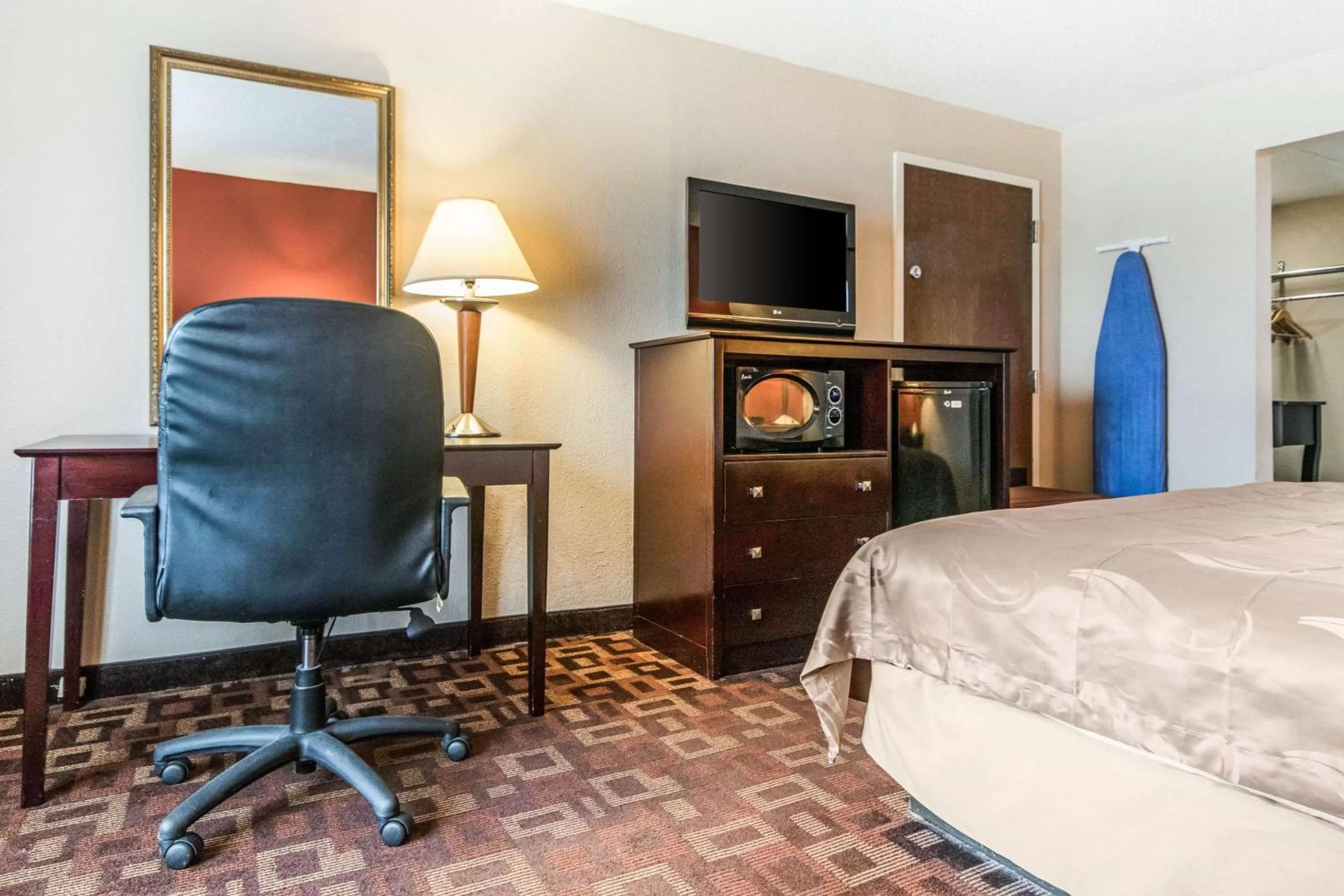 King Room in Quality Inn & Suites Lawrenceburg