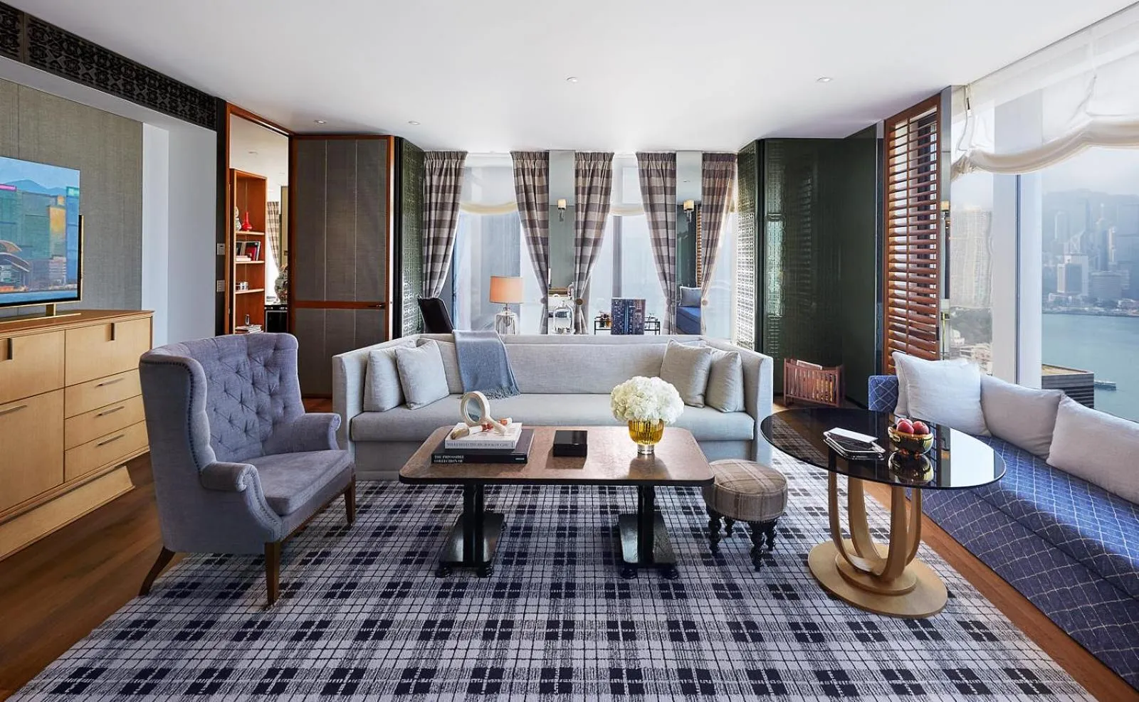 Grand Corner Suite with Harbor View in Rosewood Hong Kong