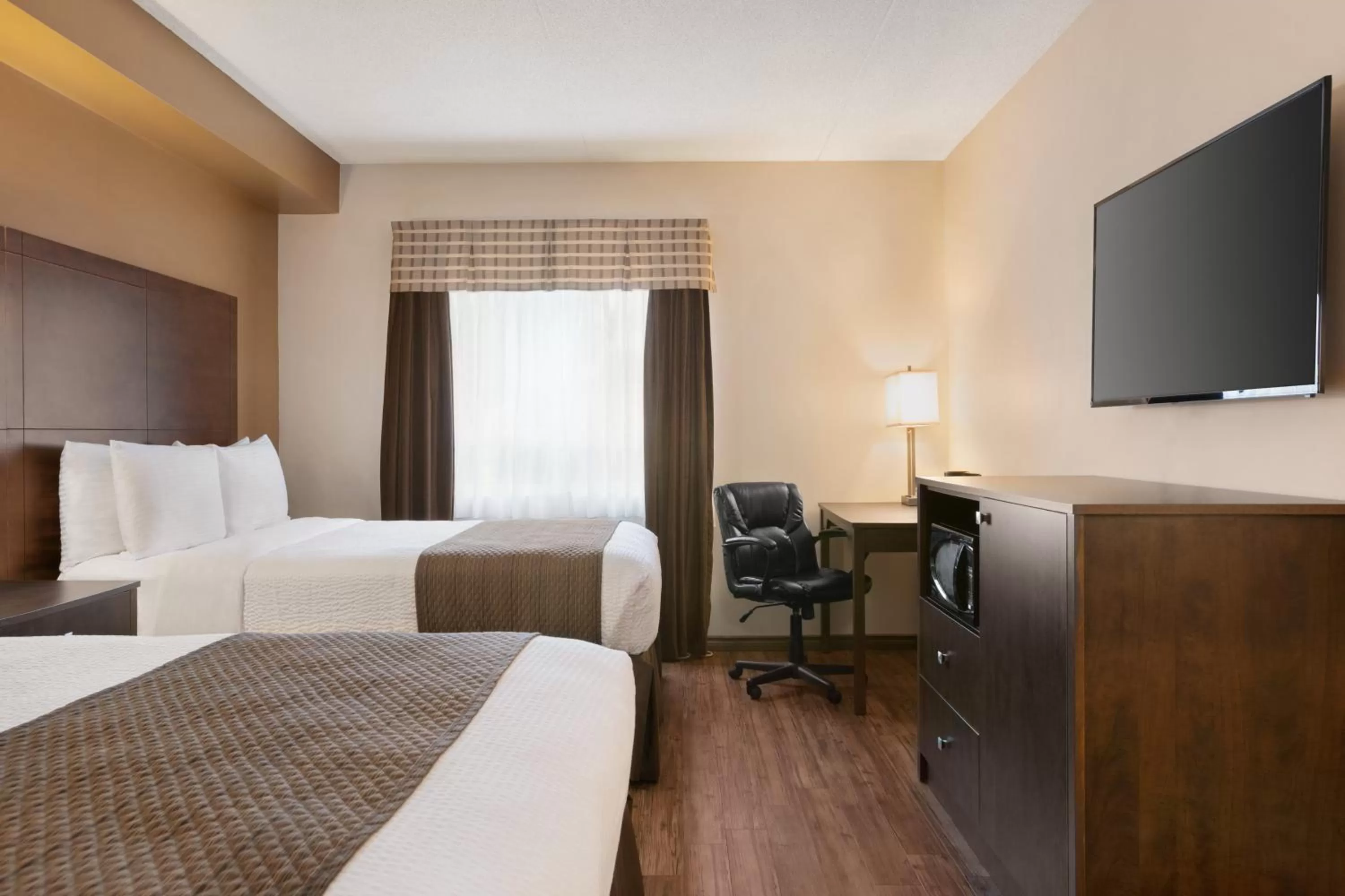 Deluxe Queen Room with Two Queen Beds - Non-Smoking in Days Inn by Wyndham Leamington