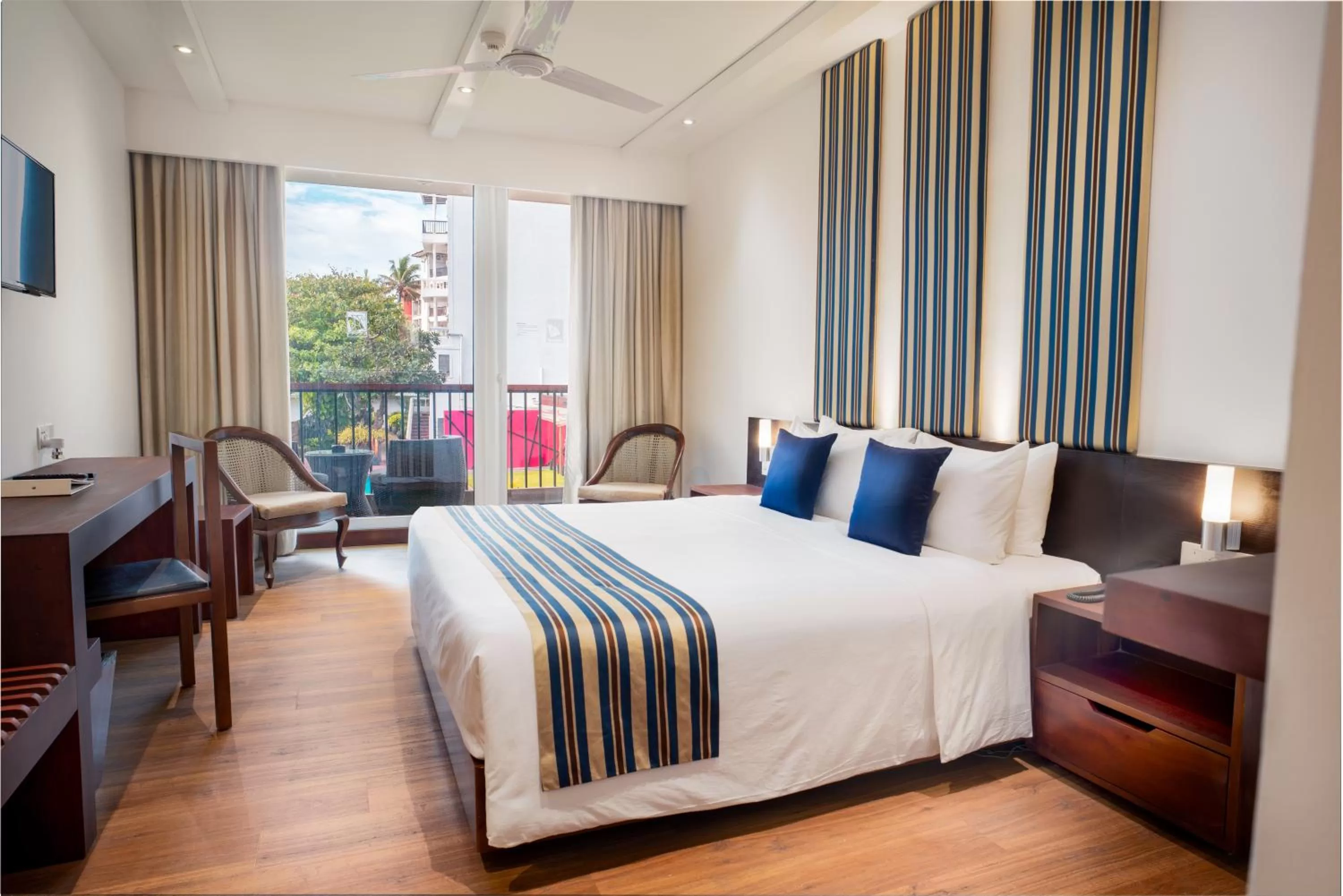 Deluxe King Room with Balcony  - single occupancy in Camelot Beach Hotel