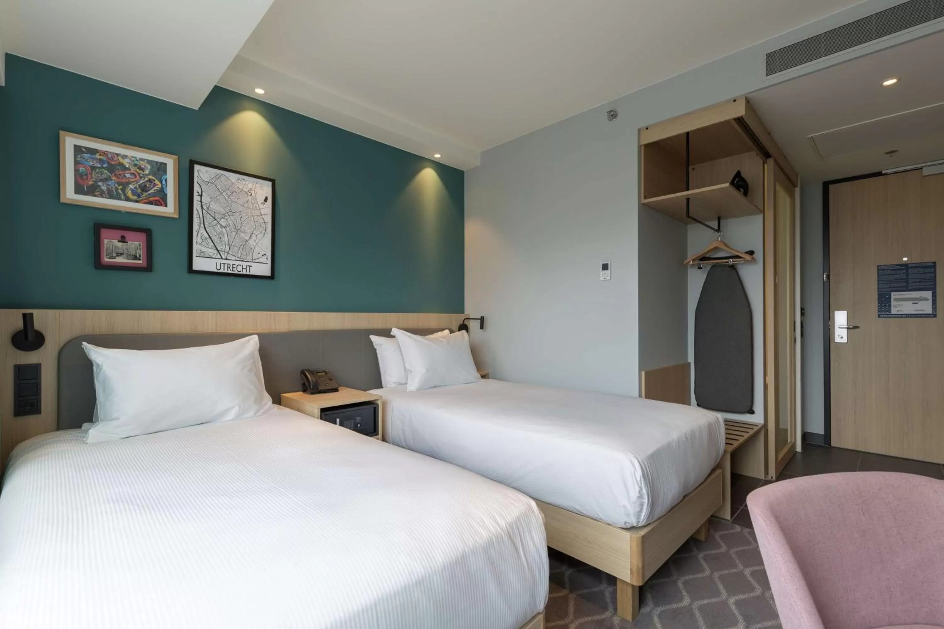 Twin Room in Hampton By Hilton Utrecht Centraal Station