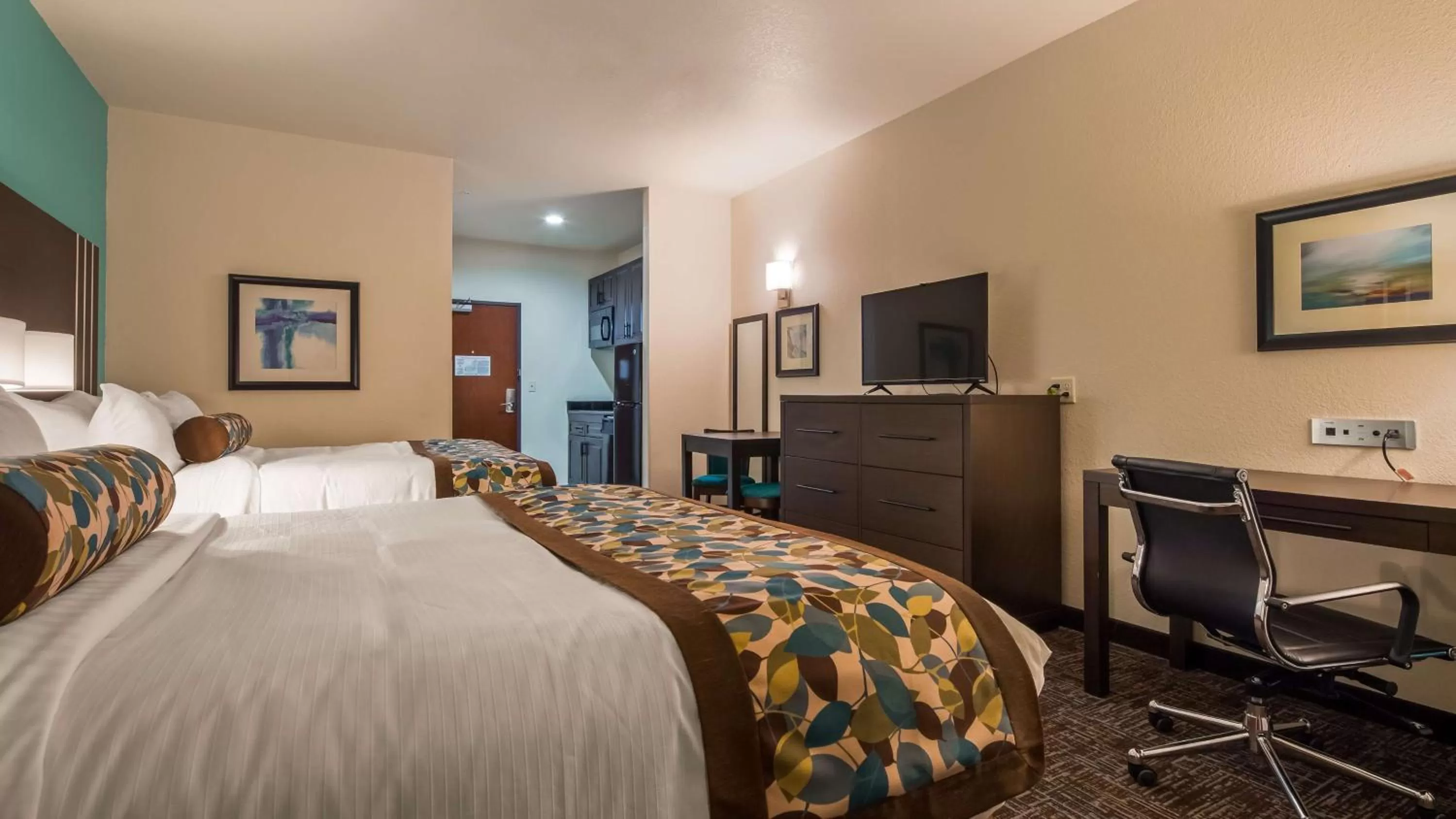 Queen Room with Two Queen Beds and Kitchenette - Non-Smoking in Best Western Plus/Executive Residency Elk City
