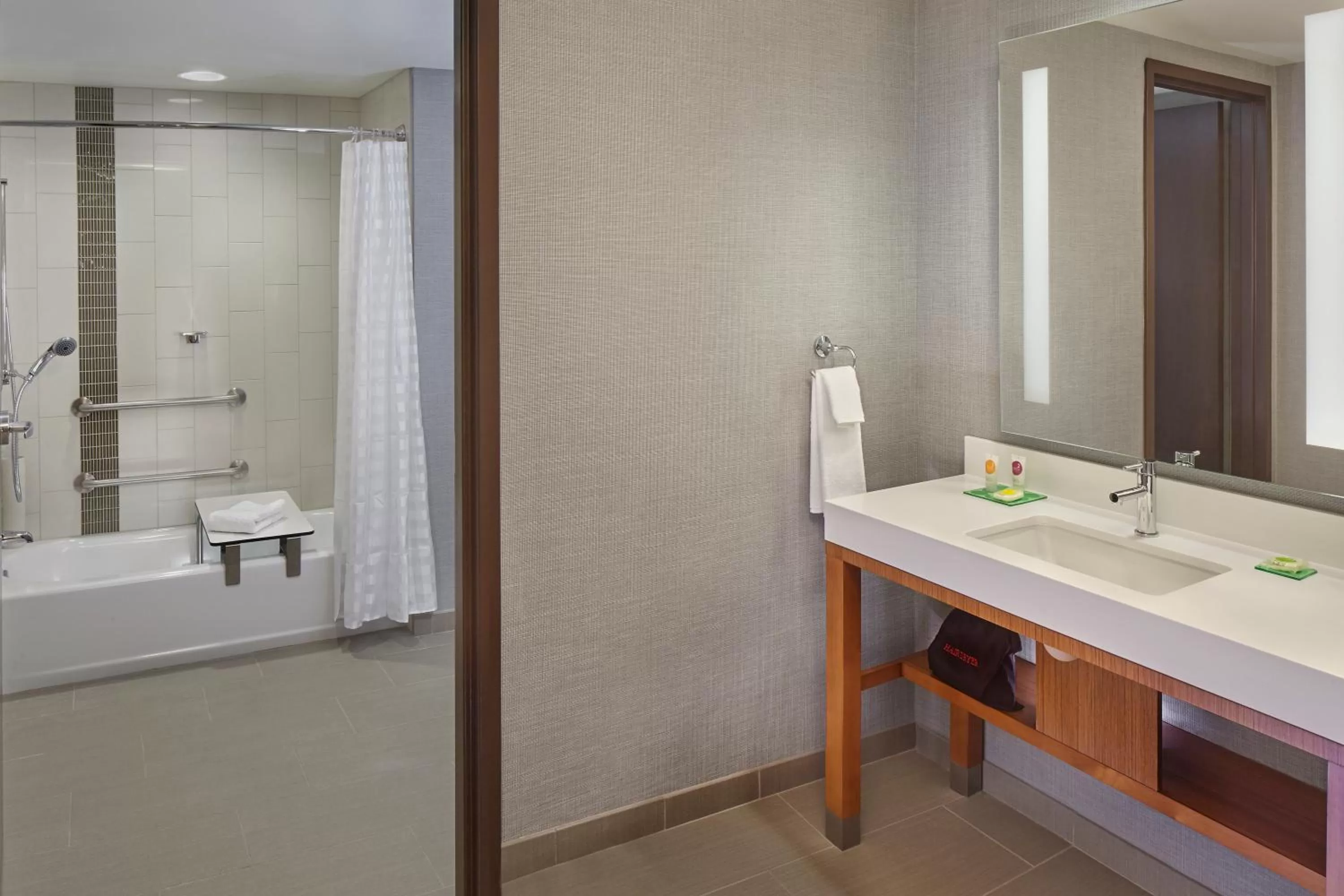 King Room with Sofa Bed and Roll-In Shower - Disability Access in Hyatt Place State College