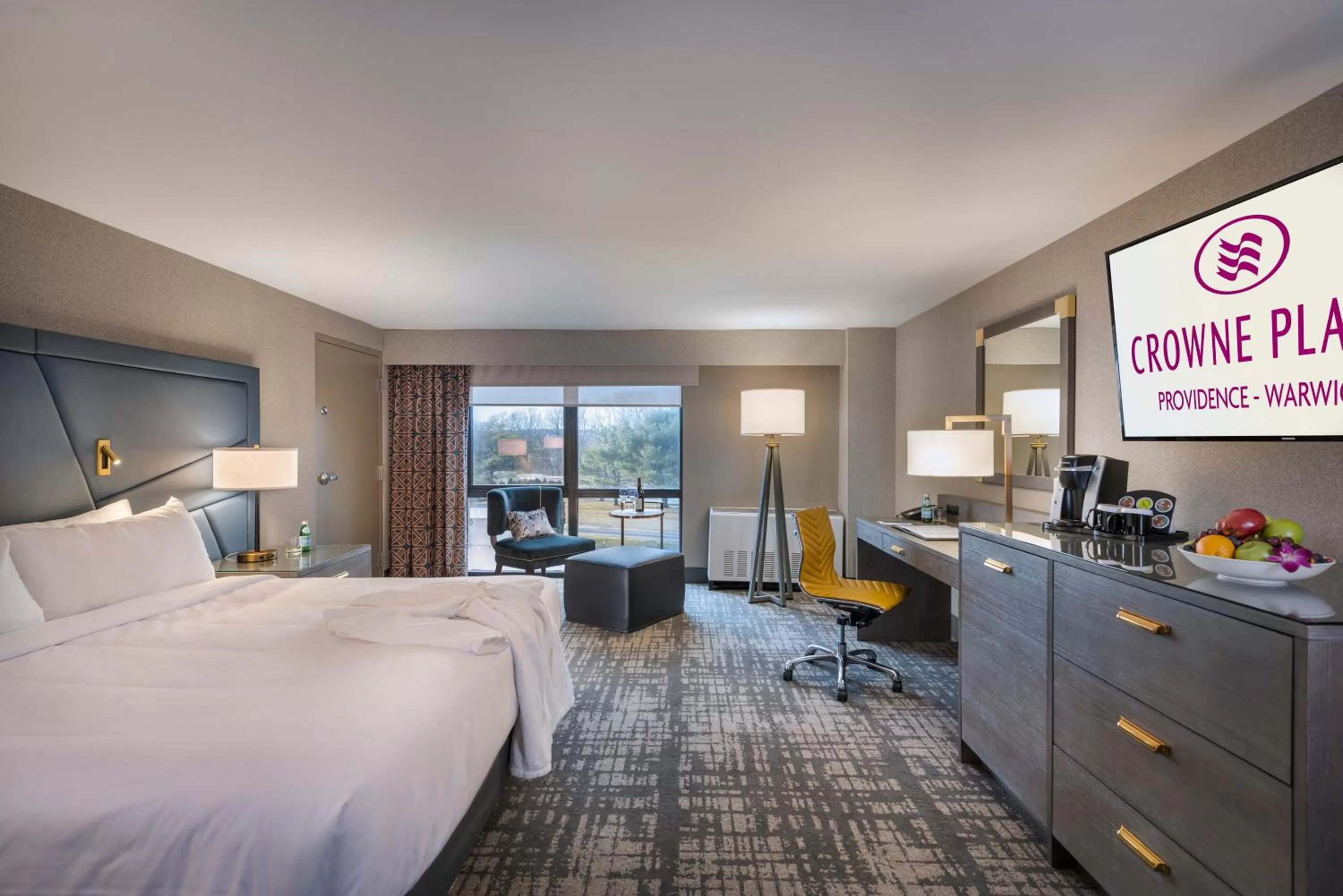 Premium King Room in Crowne Plaza Providence-Warwick (Airport) by IHG