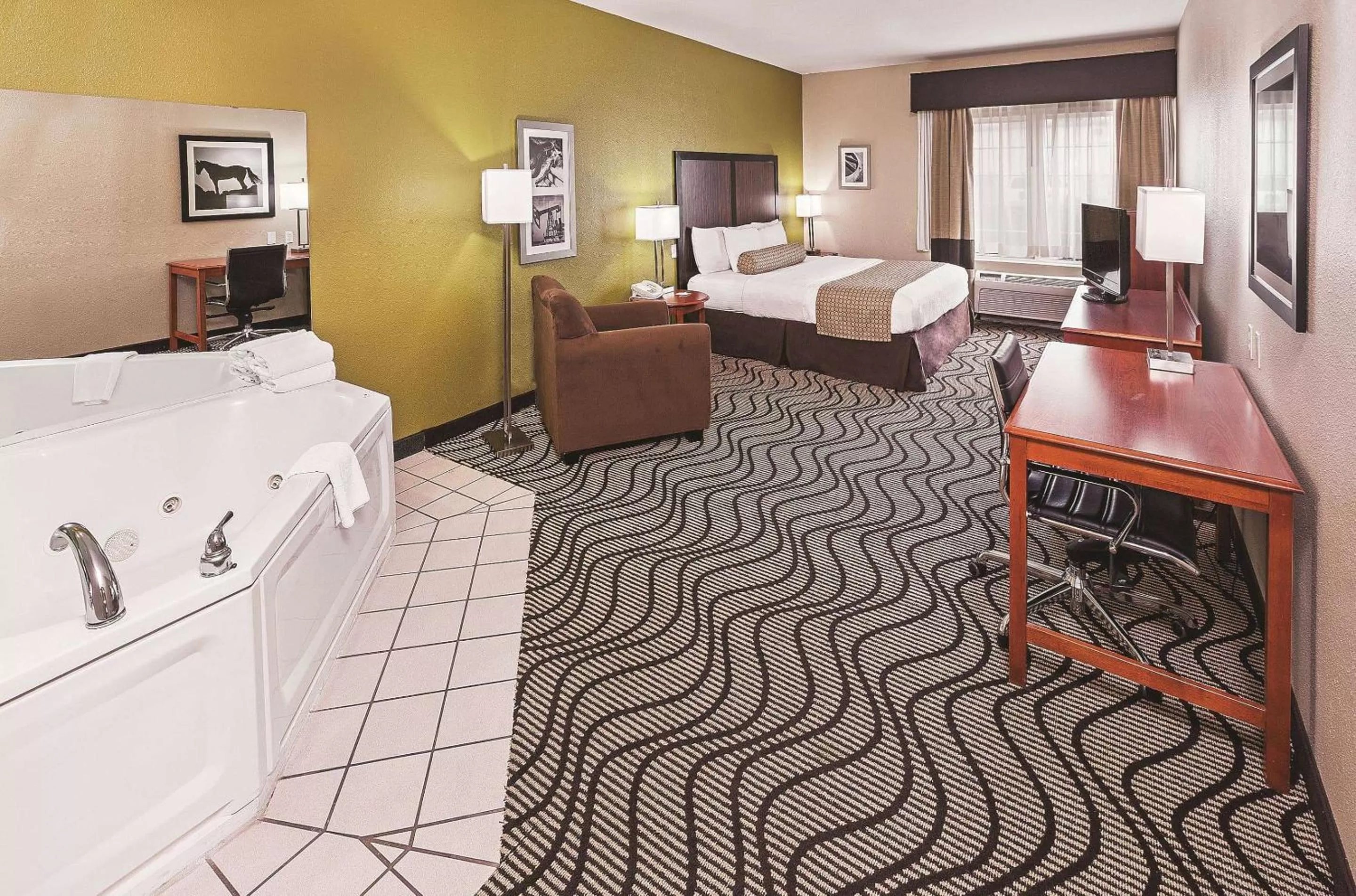 King Suite - Non-Smoking in La Quinta by Wyndham Corpus Christi Northwest