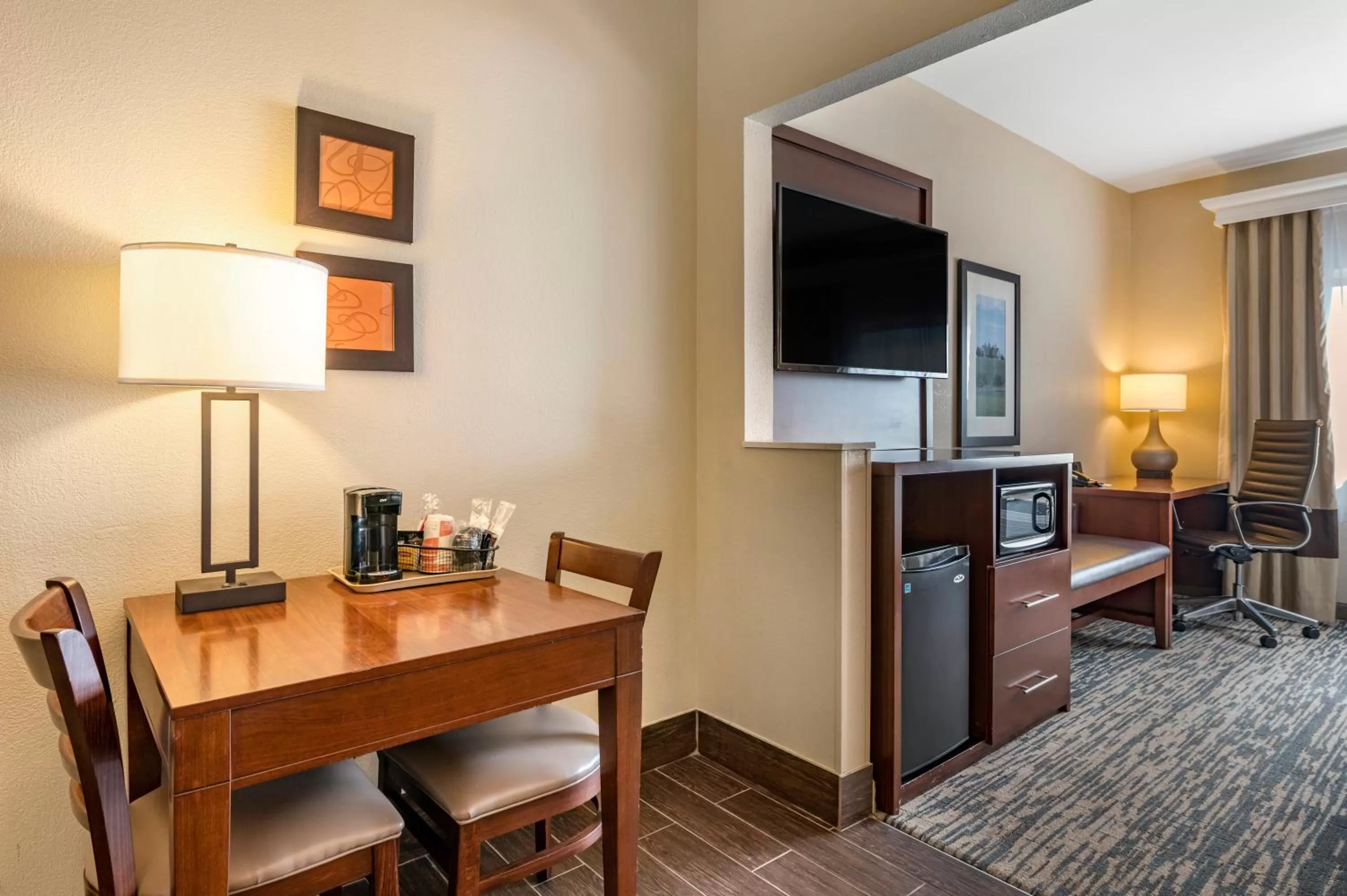 King Suite - Accessible/Non-Smoking in Comfort Suites Keeneland