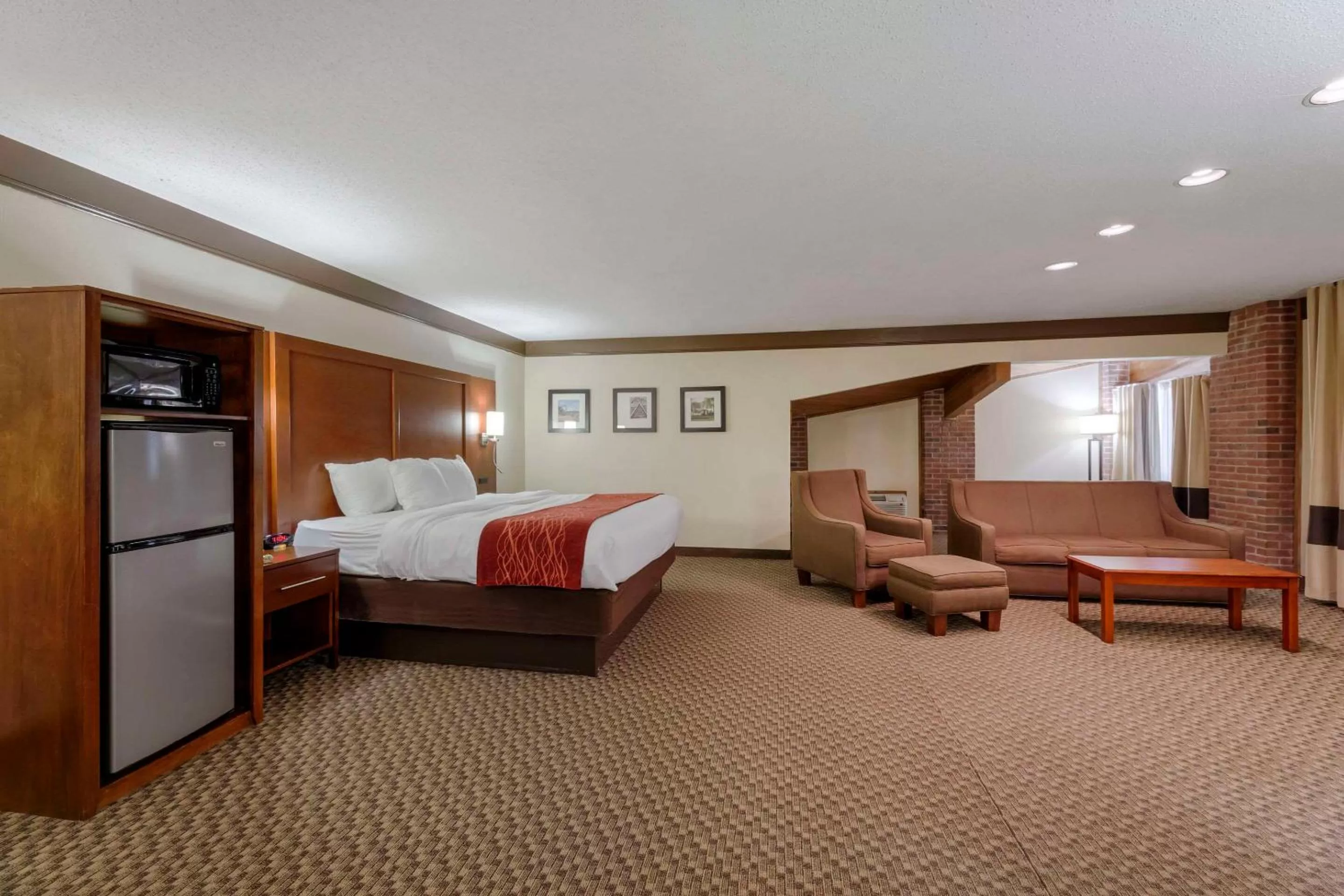 Bedroom, Bed in Comfort Inn Mount Vernon Downtown