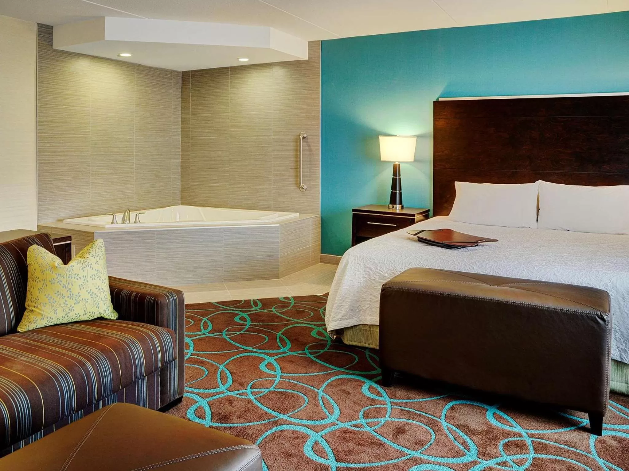 King Studio Suite with Whirlpool - Non-Smoking in Hampton Inn by Hilton Winnipeg